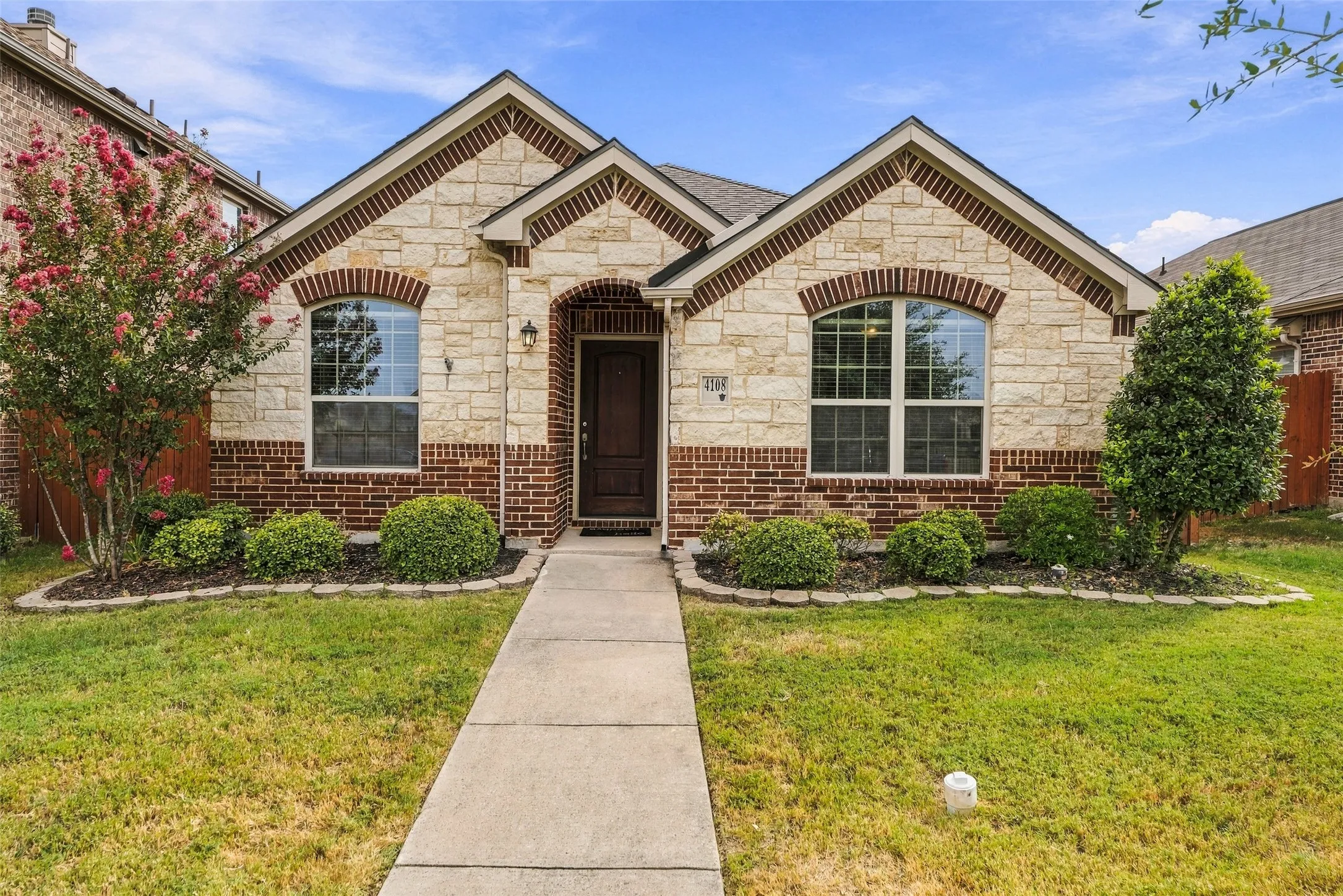 Single Family Residence For Sale in Kaufman County , 4108 Rain Lilly, Forney, Texas 75126, 4 Bedroom, 2 Bathroom, 2 Garage spaces, 1,577 Sqft, built in 2017, mls#21400458, Real Estate Agent in Forney, Homes For Sale in Kaufman county, Homes For Sale in Forney, Realtor in Forney Texas, Real Estate Brokerage Independent Realty Texas, Luminita Cordes Realtor