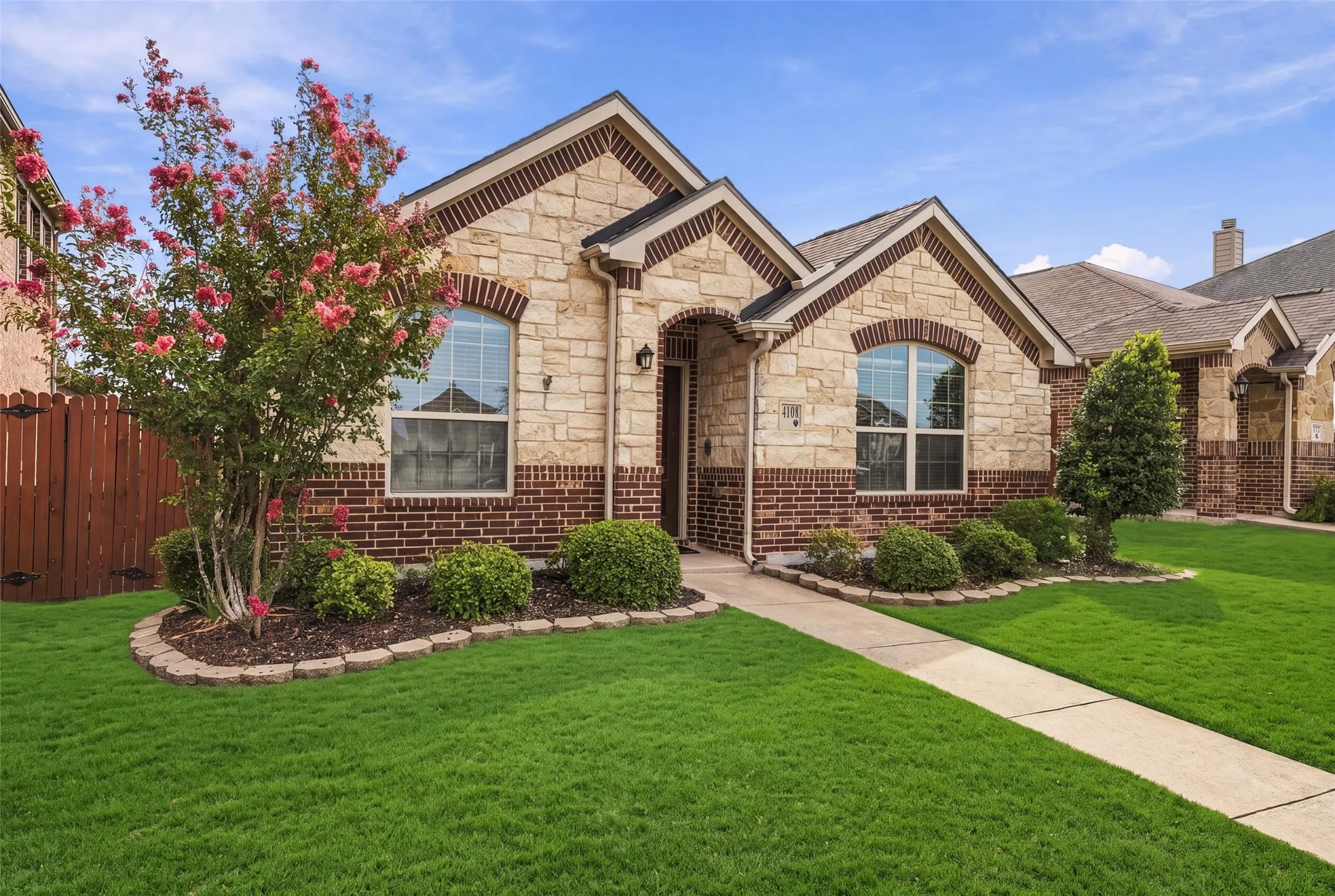 Single Family Residence For Sale in Kaufman County , 4108 Rain Lilly, Forney, Texas 75126, 4 Bedroom, 2 Bathroom, 2 Garage spaces, 1,577 Sqft, built in 2017, mls#21400458, Real Estate Agent in Forney, Homes For Sale in Kaufman county, Homes For Sale in Forney, Realtor in Forney Texas, Real Estate Brokerage Independent Realty Texas, Luminita Cordes Realtor
