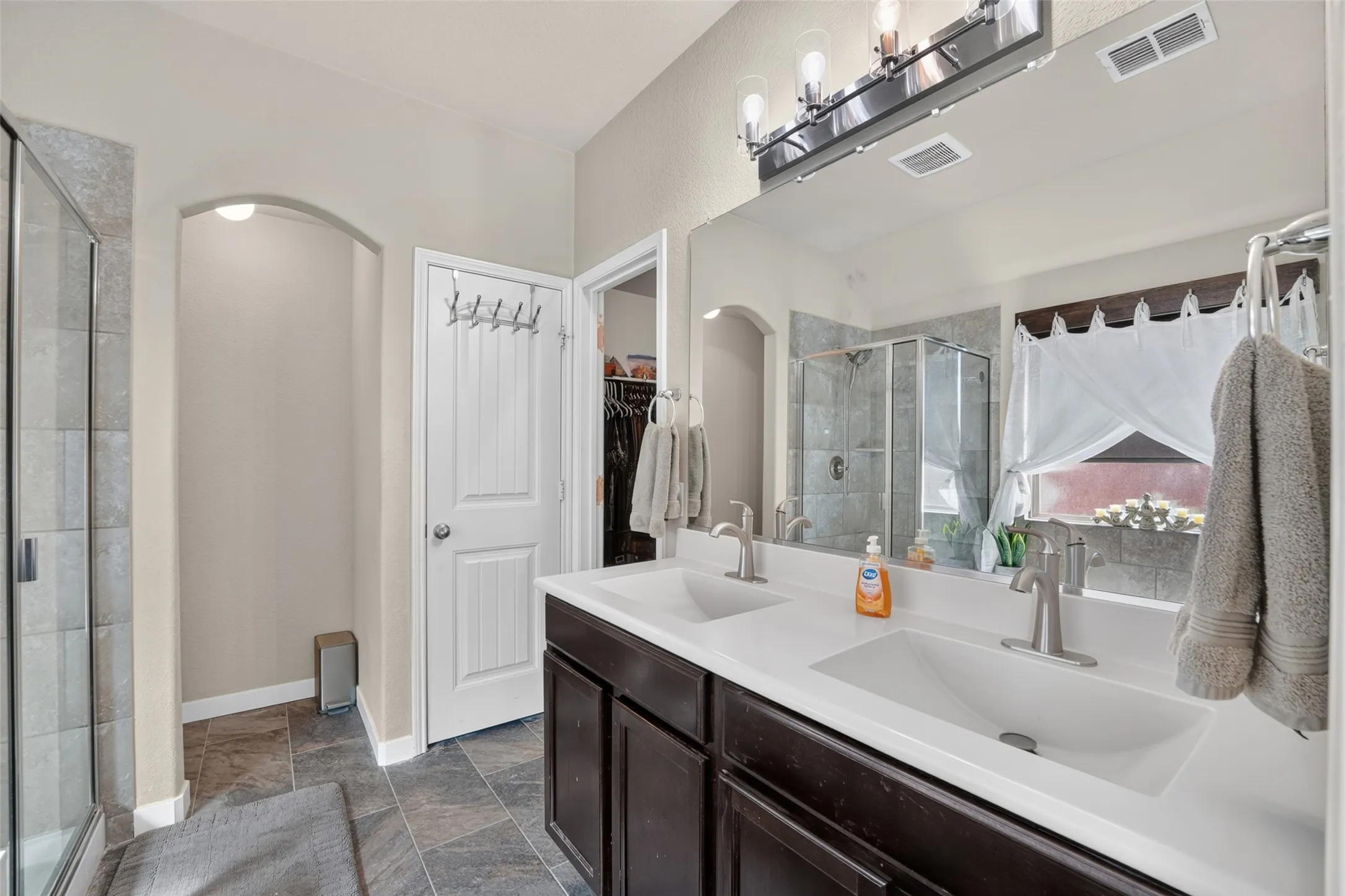 Single Family Residence For Sale in Kaufman County , 4108 Rain Lilly, Forney, Texas 75126, 4 Bedroom, 2 Bathroom, 2 Garage spaces, 1,577 Sqft, built in 2017, mls#21400458, Real Estate Agent in Forney, Homes For Sale in Kaufman county, Homes For Sale in Forney, Realtor in Forney Texas, Real Estate Brokerage Independent Realty Texas, Luminita Cordes Realtor