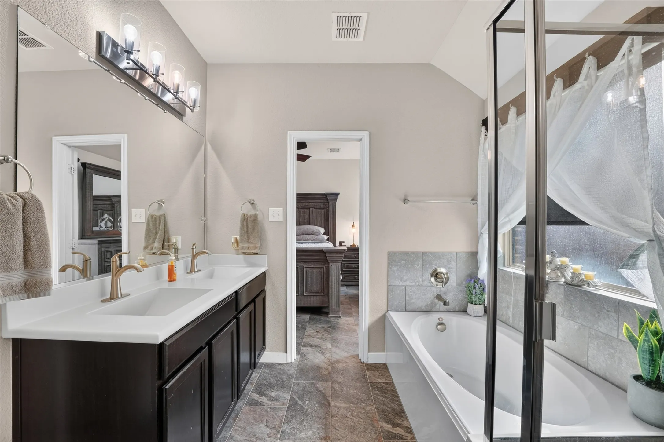 Single Family Residence For Sale in Kaufman County , 4108 Rain Lilly, Forney, Texas 75126, 4 Bedroom, 2 Bathroom, 2 Garage spaces, 1,577 Sqft, built in 2017, mls#21400458, Real Estate Agent in Forney, Homes For Sale in Kaufman county, Homes For Sale in Forney, Realtor in Forney Texas, Real Estate Brokerage Independent Realty Texas, Luminita Cordes Realtor