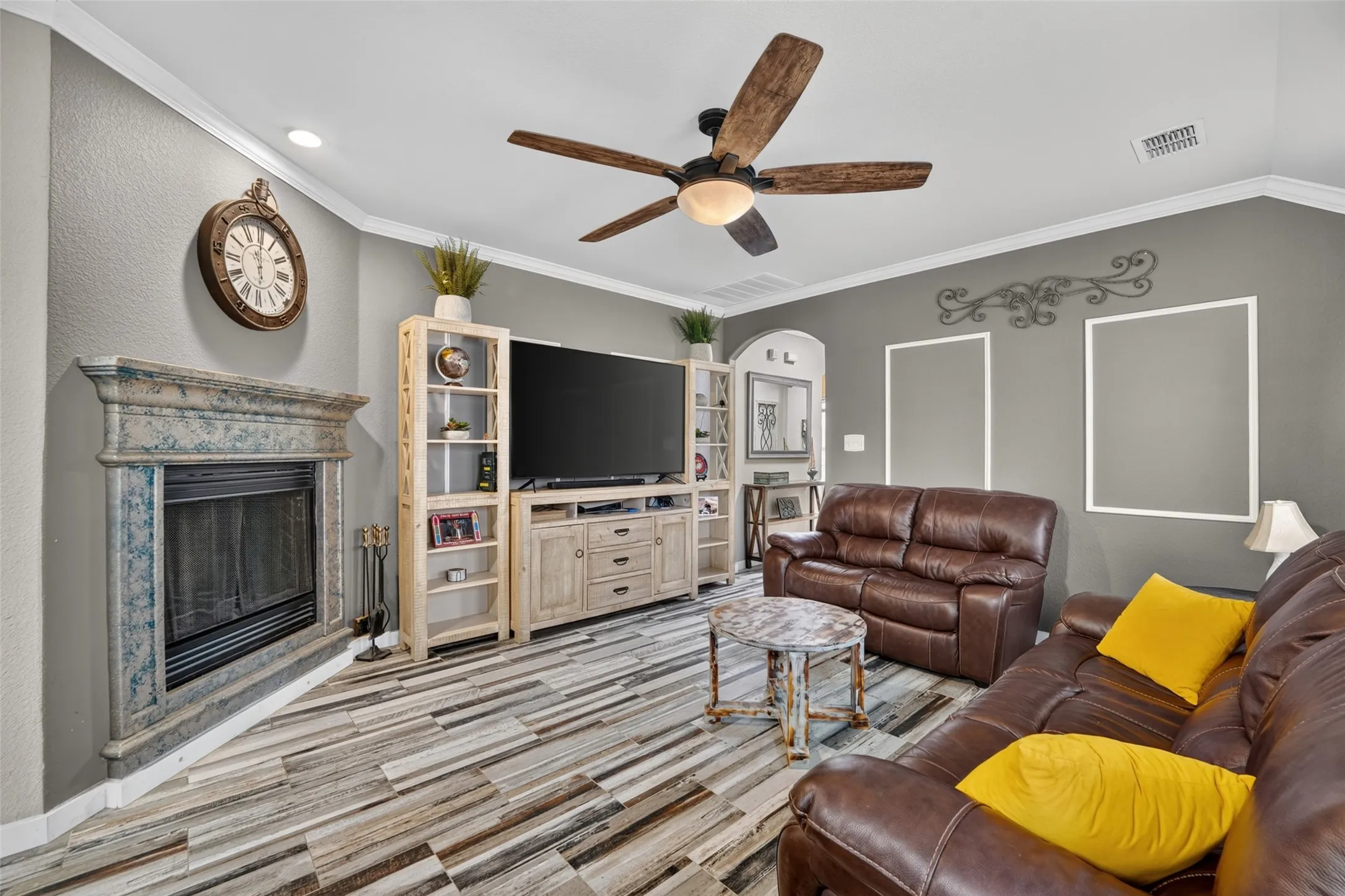 Single Family Residence For Sale in Kaufman County , 4108 Rain Lilly, Forney, Texas 75126, 4 Bedroom, 2 Bathroom, 2 Garage spaces, 1,577 Sqft, built in 2017, mls#21400458, Real Estate Agent in Forney, Homes For Sale in Kaufman county, Homes For Sale in Forney, Realtor in Forney Texas, Real Estate Brokerage Independent Realty Texas, Luminita Cordes Realtor