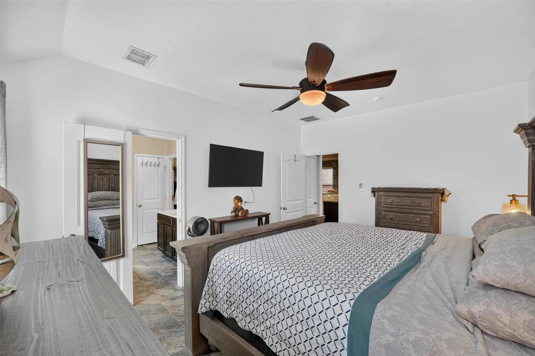 Single Family Residence For Sale in Kaufman County , 4108 Rain Lilly, Forney, Texas 75126, 4 Bedroom, 2 Bathroom, 2 Garage spaces, 1,577 Sqft, built in 2017, mls#21400458, Real Estate Agent in Forney, Homes For Sale in Kaufman county, Homes For Sale in Forney, Realtor in Forney Texas, Real Estate Brokerage Independent Realty Texas, Luminita Cordes Realtor