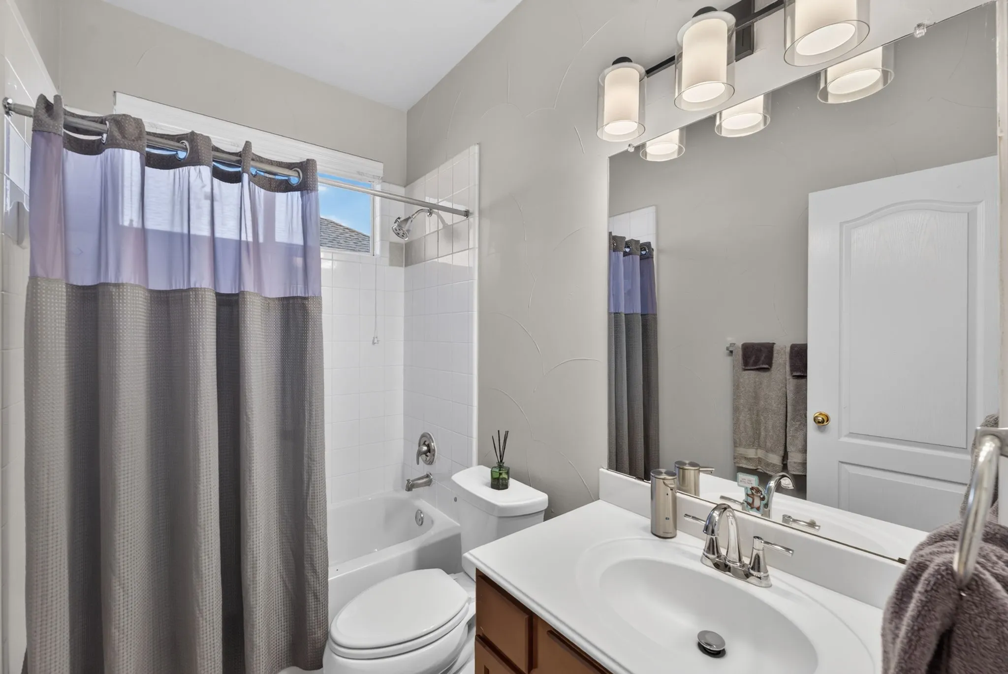 Single Family Residence For Sale in Collin County , 4412 Greenfield Drive, Richardson, Texas 75082, 4 Bedroom, 3 Bathroom, 2 Garage spaces, 3,199 Sqft, built in 2001, mls#21397637, Real Estate Agent in Richardson, Homes For Sale in Collin county, Homes For Sale in Richardson, Realtor in Richardson Texas, Real Estate Brokerage Independent Realty Texas, Luminita Cordes Realtor