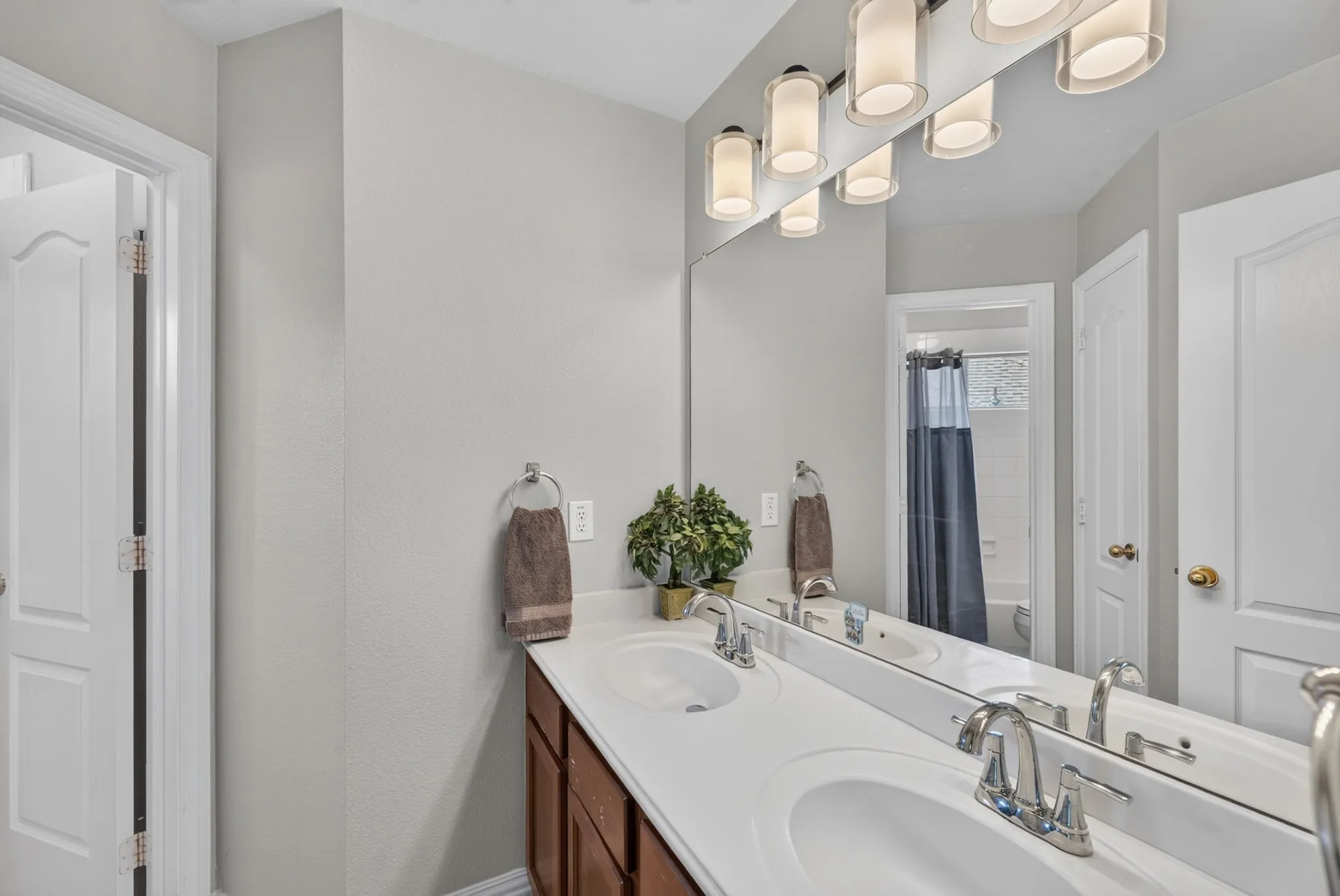 Single Family Residence For Sale in Collin County , 4412 Greenfield Drive, Richardson, Texas 75082, 4 Bedroom, 3 Bathroom, 2 Garage spaces, 3,199 Sqft, built in 2001, mls#21397637, Real Estate Agent in Richardson, Homes For Sale in Collin county, Homes For Sale in Richardson, Realtor in Richardson Texas, Real Estate Brokerage Independent Realty Texas, Luminita Cordes Realtor