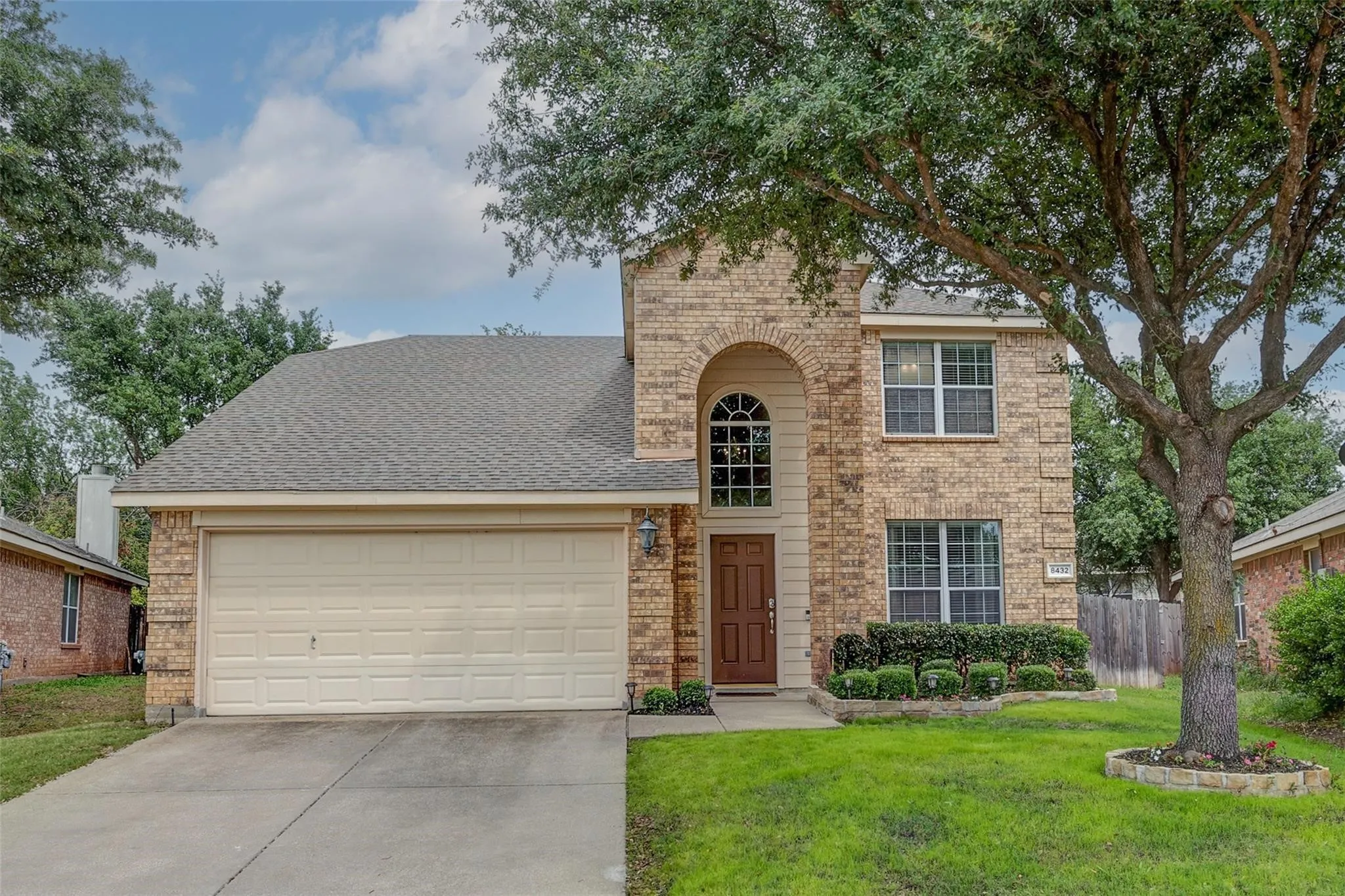 Single Family Residence For Rent in Tarrant County , 8432 Cactus Flower Drive, Fort Worth, Texas 76131, 4 Bedroom, 3 Bathroom, 2 Garage spaces, 2,278 Sqft, built in 2002, mls#21400459, Real Estate Agent in Fort Worth, Homes For Rent in Tarrant county, Homes For Rent in Fort Worth, Realtor in Fort Worth Texas, Real Estate Brokerage Independent Realty Texas, Luminita Cordes Realtor