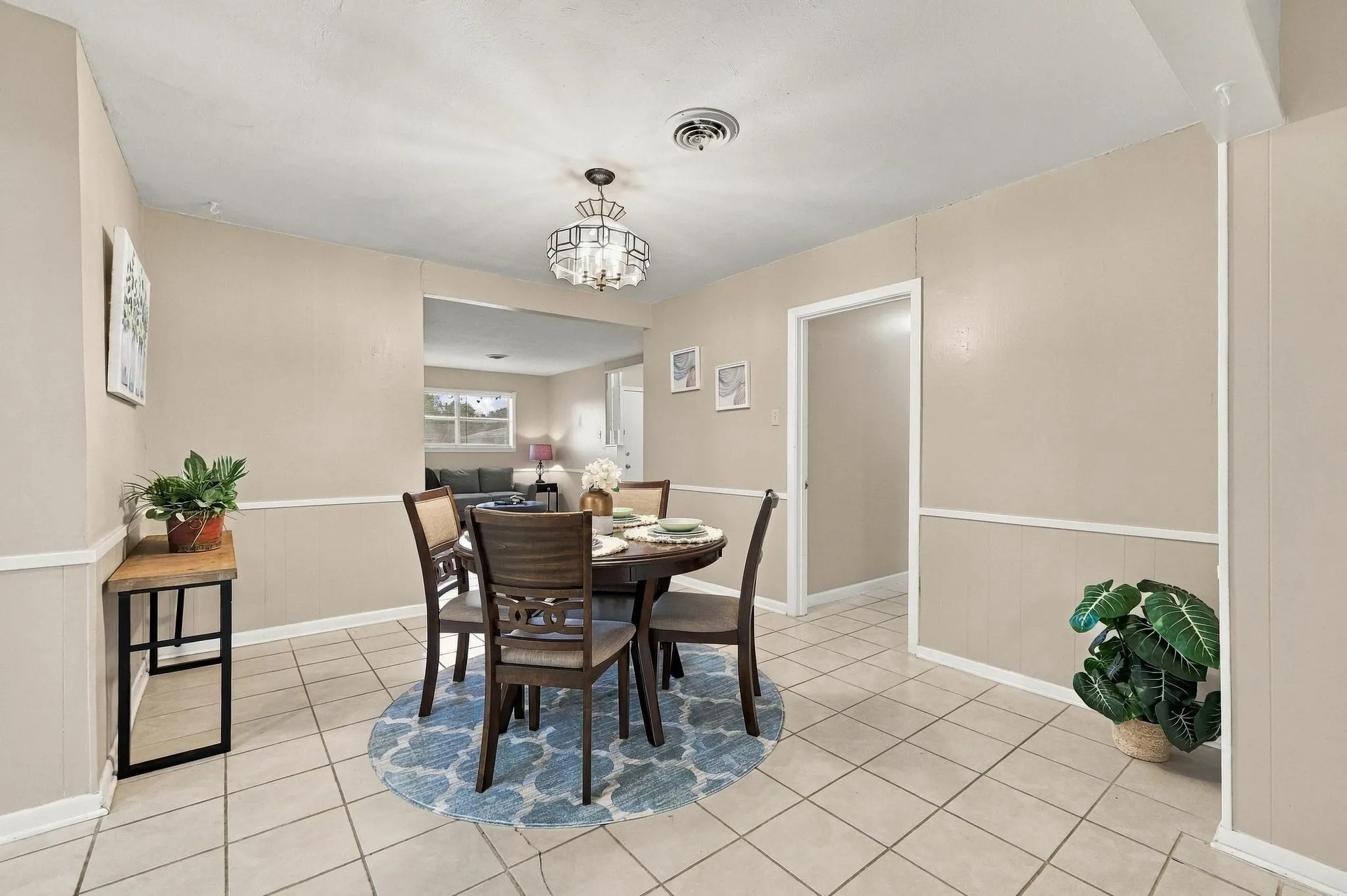 Open dinning area perfect for family dinners
