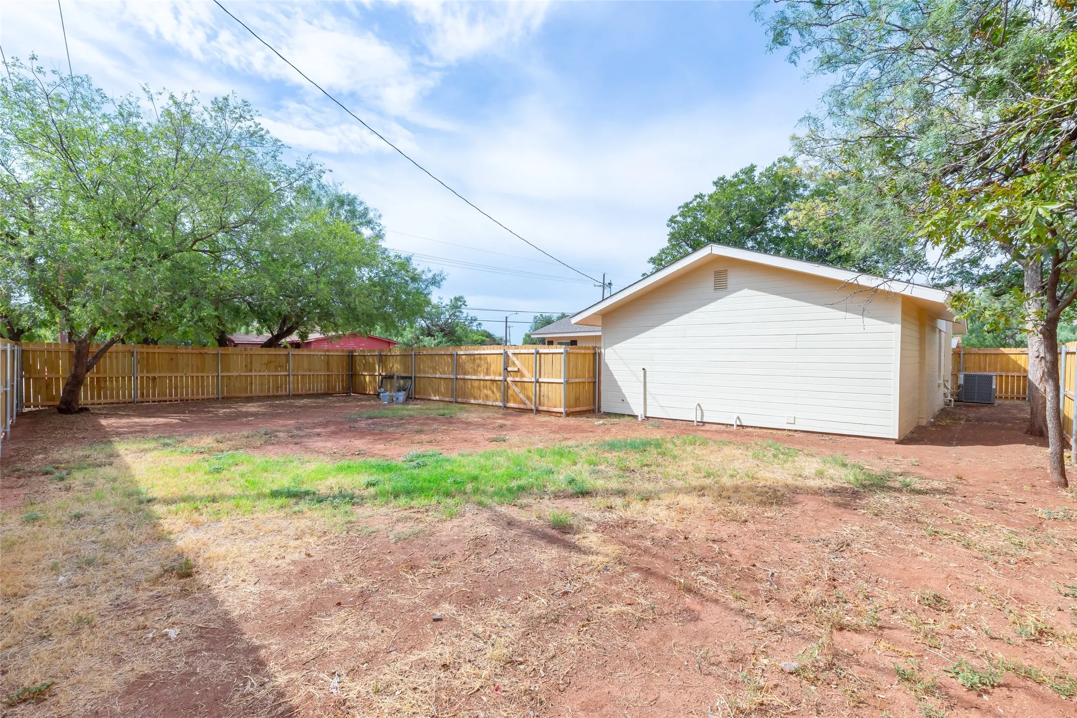 Single Family Residence For Sale in Taylor County , 1201 Westview Drive, Abilene, Texas 79603, 4 Bedroom, 2 Bathroom, Garage spaces, 1,550 Sqft, built in 1956, mls#21399282, Real Estate Agent in Abilene, Homes For Sale in Taylor county, Homes For Sale in Abilene, Realtor in Abilene Texas, Real Estate Brokerage Independent Realty Texas, Luminita Cordes Realtor
