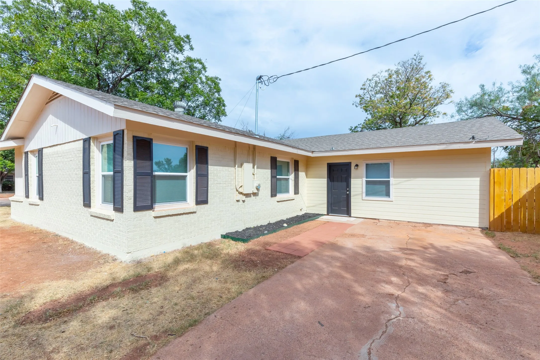 Single Family Residence For Sale in Taylor County , 1201 Westview Drive, Abilene, Texas 79603, 4 Bedroom, 2 Bathroom, Garage spaces, 1,550 Sqft, built in 1956, mls#21399282, Real Estate Agent in Abilene, Homes For Sale in Taylor county, Homes For Sale in Abilene, Realtor in Abilene Texas, Real Estate Brokerage Independent Realty Texas, Luminita Cordes Realtor
