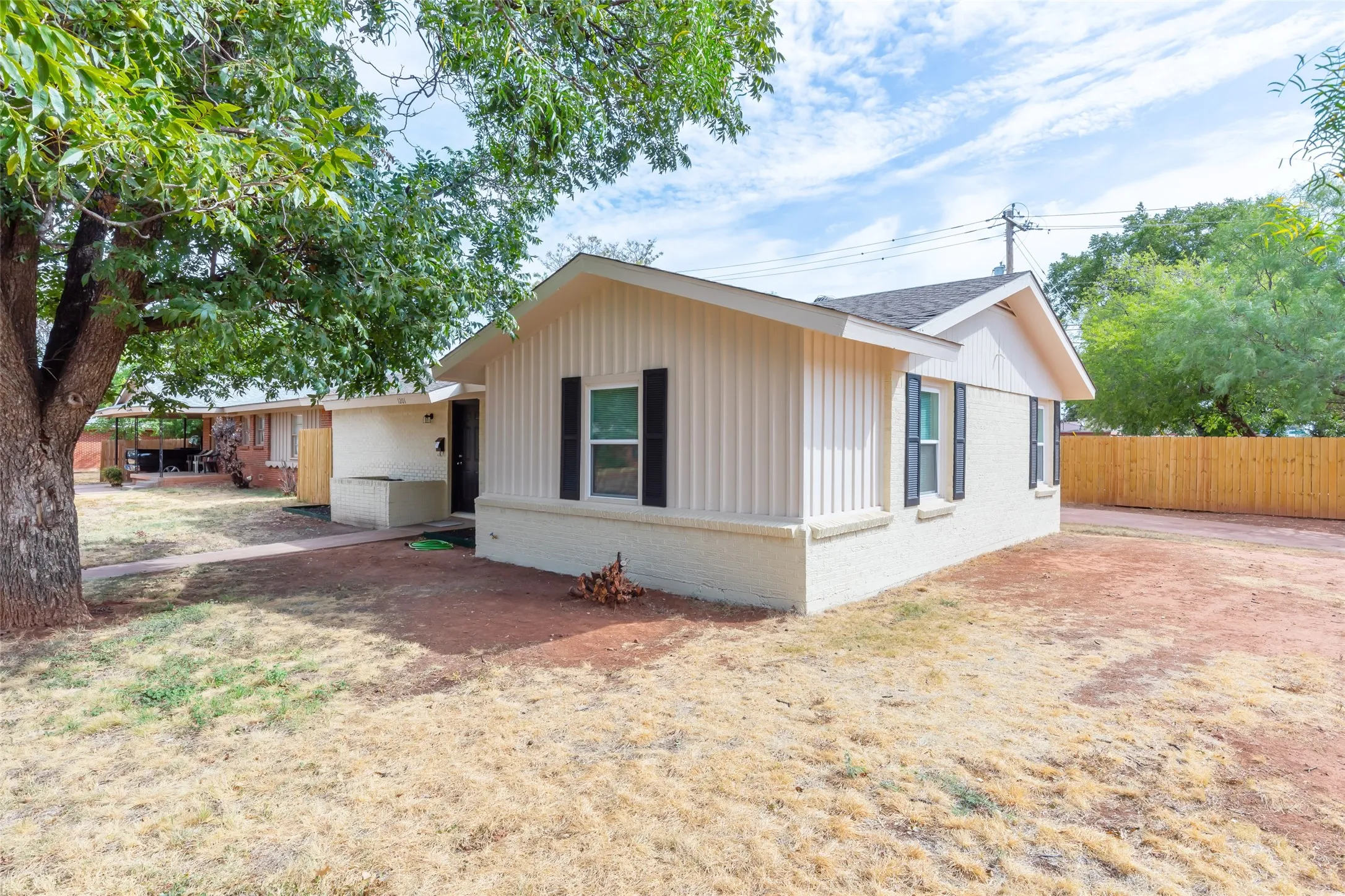Single Family Residence For Sale in Taylor County , 1201 Westview Drive, Abilene, Texas 79603, 4 Bedroom, 2 Bathroom, Garage spaces, 1,550 Sqft, built in 1956, mls#21399282, Real Estate Agent in Abilene, Homes For Sale in Taylor county, Homes For Sale in Abilene, Realtor in Abilene Texas, Real Estate Brokerage Independent Realty Texas, Luminita Cordes Realtor
