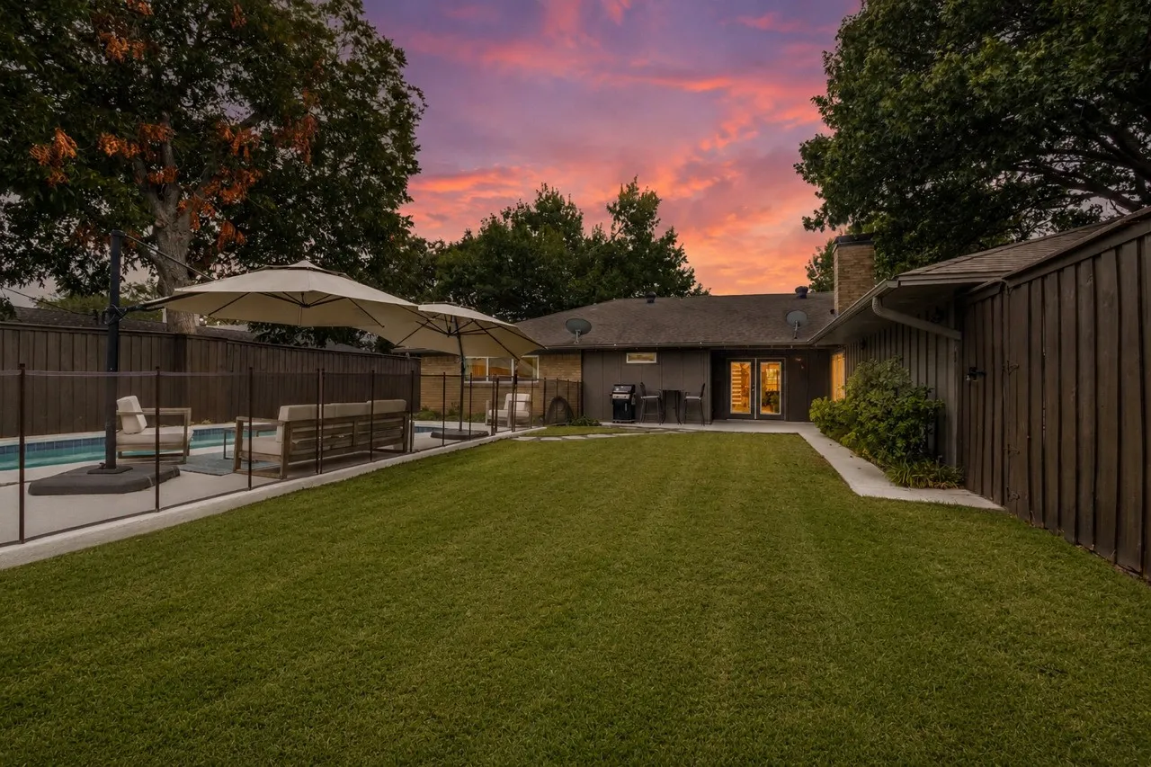 Single Family Residence For Sale in Dallas County , 4739 Harvest Hill Road, Dallas, Texas 75244, 4 Bedroom, 3 Bathroom, 2 Garage spaces, 2,474 Sqft, built in 1967, mls#21400034, Real Estate Agent in Dallas, Homes For Sale in Dallas county, Homes For Sale in Dallas, Realtor in Dallas Texas, Real Estate Brokerage Independent Realty Texas, Luminita Cordes Realtor