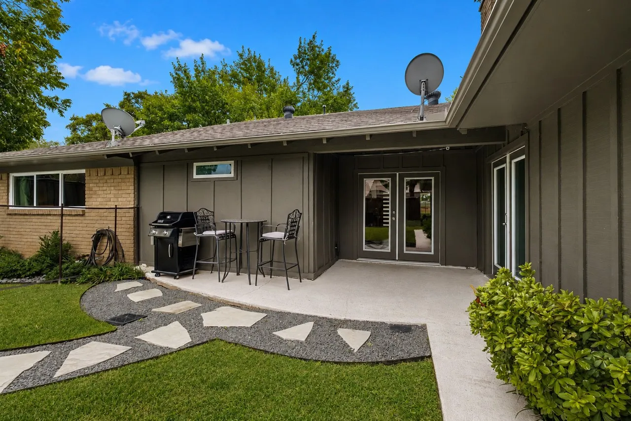 Single Family Residence For Sale in Dallas County , 4739 Harvest Hill Road, Dallas, Texas 75244, 4 Bedroom, 3 Bathroom, 2 Garage spaces, 2,474 Sqft, built in 1967, mls#21400034, Real Estate Agent in Dallas, Homes For Sale in Dallas county, Homes For Sale in Dallas, Realtor in Dallas Texas, Real Estate Brokerage Independent Realty Texas, Luminita Cordes Realtor