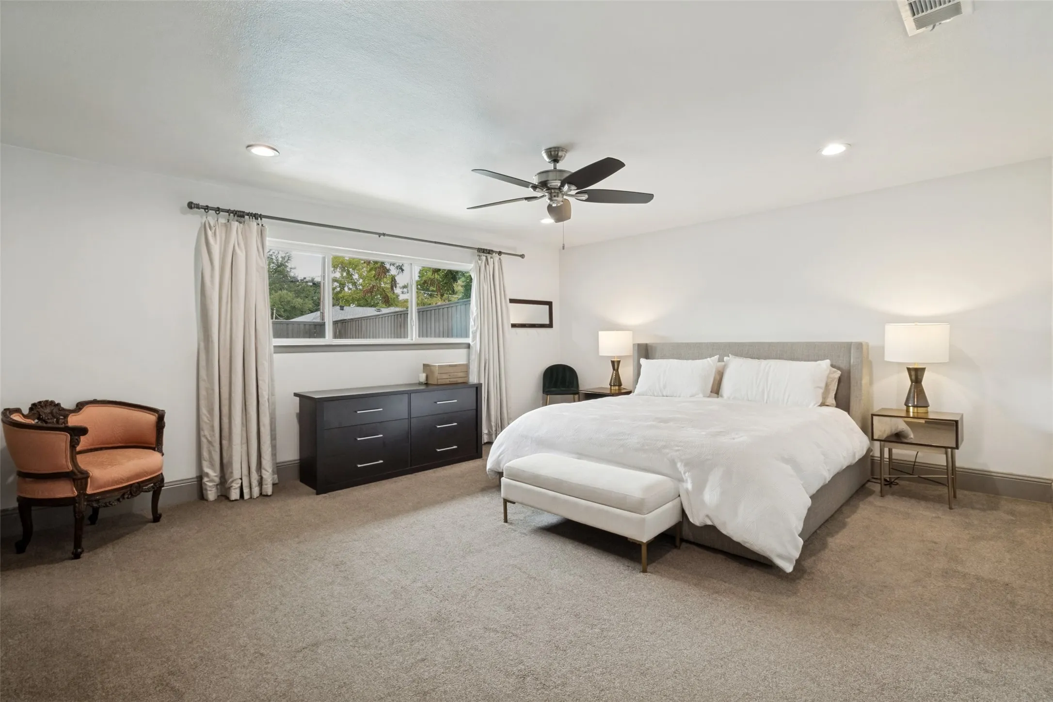 Single Family Residence For Sale in Dallas County , 4739 Harvest Hill Road, Dallas, Texas 75244, 4 Bedroom, 3 Bathroom, 2 Garage spaces, 2,474 Sqft, built in 1967, mls#21400034, Real Estate Agent in Dallas, Homes For Sale in Dallas county, Homes For Sale in Dallas, Realtor in Dallas Texas, Real Estate Brokerage Independent Realty Texas, Luminita Cordes Realtor