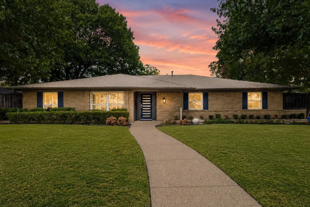 Single Family Residence For Sale in Dallas County , 4739 Harvest Hill Road, Dallas, Texas 75244, 4 Bedroom, 3 Bathroom, 2 Garage spaces, 2,474 Sqft, built in 1967, mls#21400034, Real Estate Agent in Dallas, Homes For Sale in Dallas county, Homes For Sale in Dallas, Realtor in Dallas Texas, Real Estate Brokerage Independent Realty Texas, Luminita Cordes Realtor