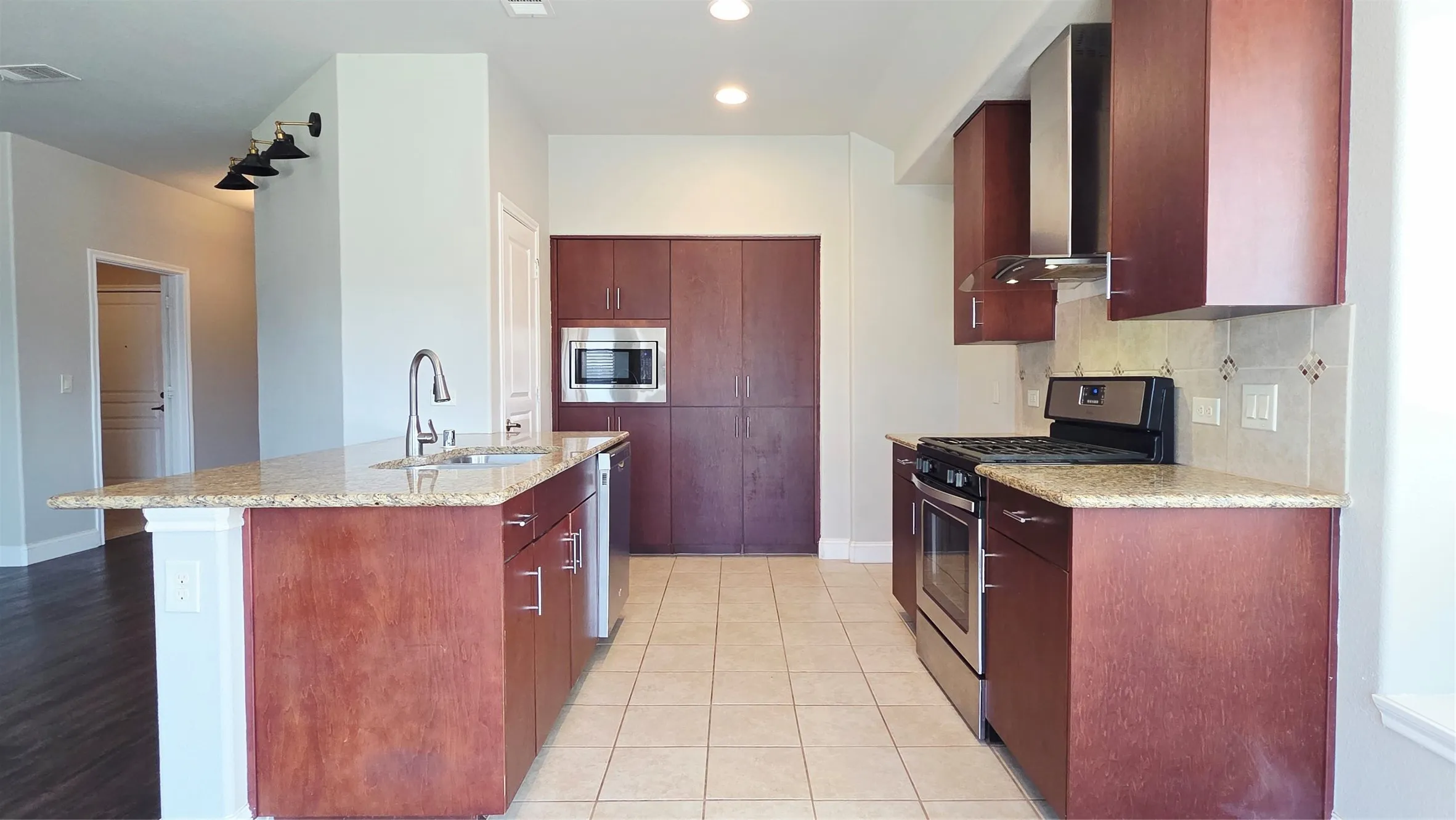 Single Family Residence For Rent in Collin County , 103 Bankhurst Drive, Anna, Texas 75409, 3 Bedroom, 2 Bathroom, 2 Garage spaces, 1,514 Sqft, built in 2017, mls#21400469, Real Estate Agent in Anna, Homes For Rent in Collin county, Homes For Rent in Anna, Realtor in Anna Texas, Real Estate Brokerage Independent Realty Texas, Luminita Cordes Realtor