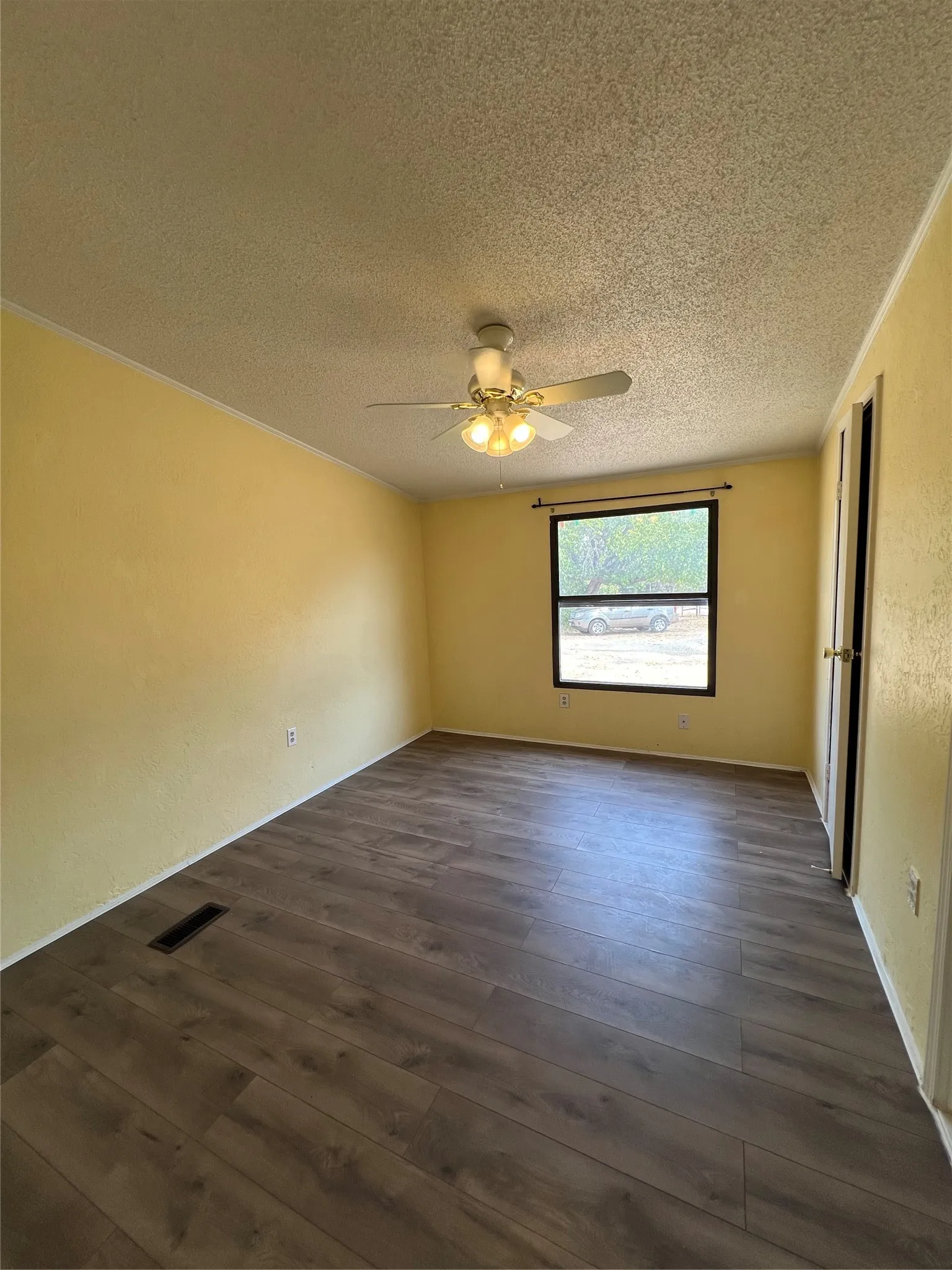 Mobile Home For Rent in Denton County , 14759 Nightingale Lane, Haslet, Texas 76052, 4 Bedroom, 3 Bathroom, 2 Garage spaces, 2,128 Sqft, built in 1995, mls#21399156, Real Estate Agent in Haslet, Homes For Rent in Denton county, Homes For Rent in Haslet, Realtor in Haslet Texas, Real Estate Brokerage Independent Realty Texas, Luminita Cordes Realtor
