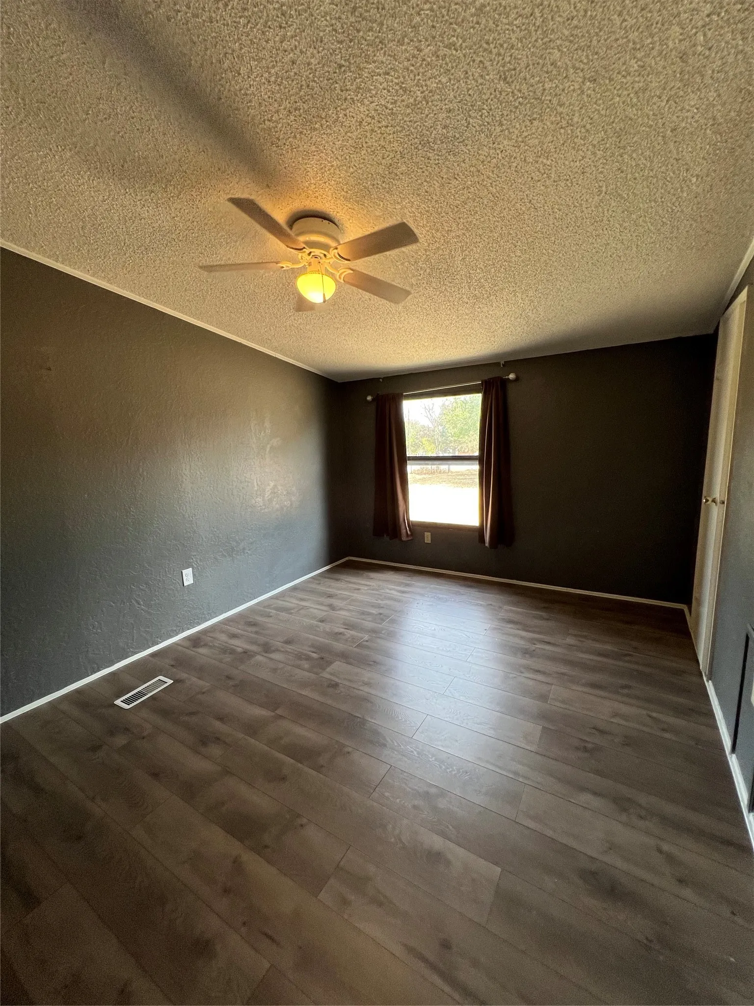 Mobile Home For Rent in Denton County , 14759 Nightingale Lane, Haslet, Texas 76052, 4 Bedroom, 3 Bathroom, 2 Garage spaces, 2,128 Sqft, built in 1995, mls#21399156, Real Estate Agent in Haslet, Homes For Rent in Denton county, Homes For Rent in Haslet, Realtor in Haslet Texas, Real Estate Brokerage Independent Realty Texas, Luminita Cordes Realtor