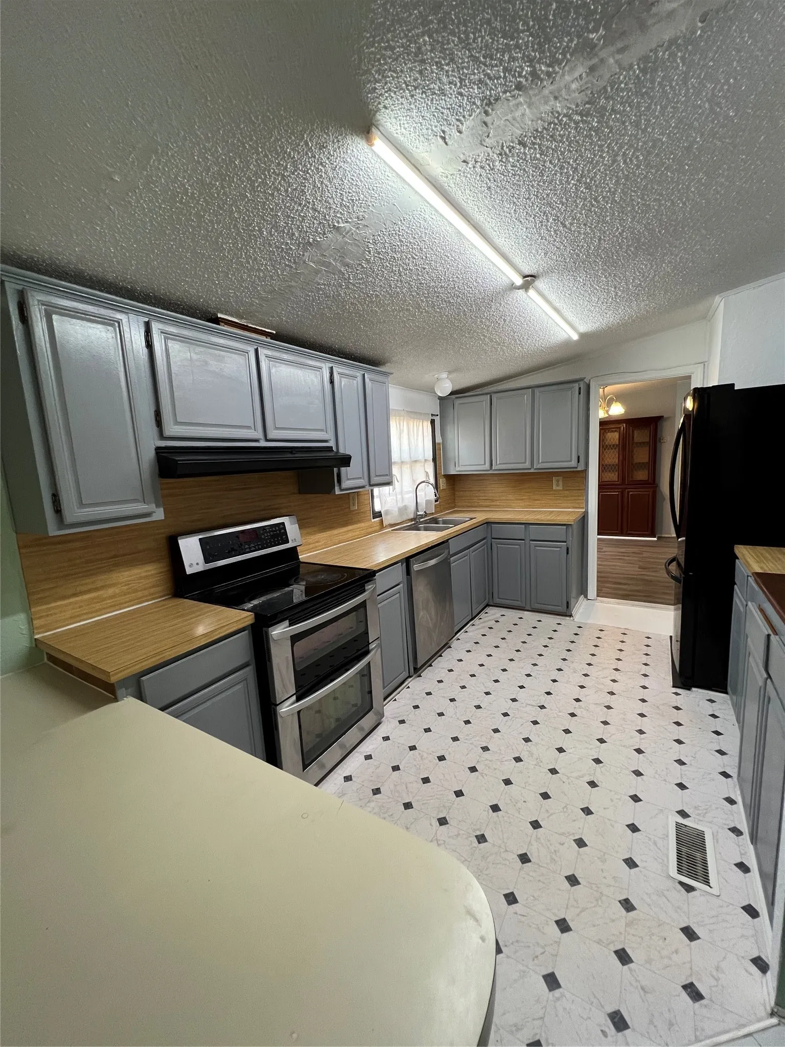 Mobile Home For Rent in Denton County , 14759 Nightingale Lane, Haslet, Texas 76052, 4 Bedroom, 3 Bathroom, 2 Garage spaces, 2,128 Sqft, built in 1995, mls#21399156, Real Estate Agent in Haslet, Homes For Rent in Denton county, Homes For Rent in Haslet, Realtor in Haslet Texas, Real Estate Brokerage Independent Realty Texas, Luminita Cordes Realtor