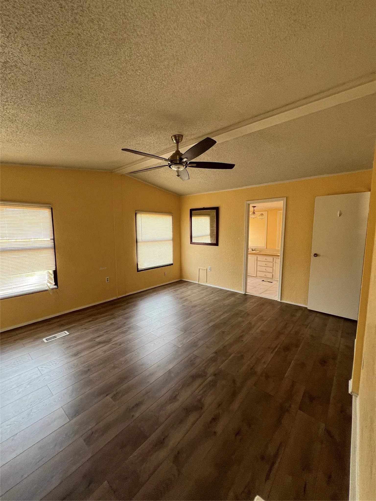 Mobile Home For Rent in Denton County , 14759 Nightingale Lane, Haslet, Texas 76052, 4 Bedroom, 3 Bathroom, 2 Garage spaces, 2,128 Sqft, built in 1995, mls#21399156, Real Estate Agent in Haslet, Homes For Rent in Denton county, Homes For Rent in Haslet, Realtor in Haslet Texas, Real Estate Brokerage Independent Realty Texas, Luminita Cordes Realtor