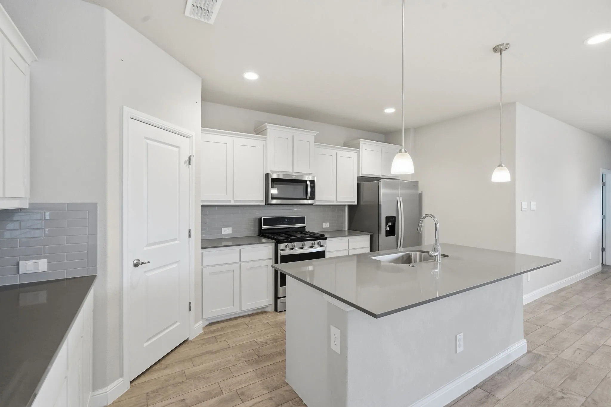 Single Family Residence For Sale in Wise County , 2228 Dyre Drive, Haslet, Texas 76052, 5 Bedroom, 3 Bathroom, 2 Garage spaces, 2,141 Sqft, built in 2024, mls#21398750, Real Estate Agent in Haslet, Homes For Sale in Wise county, Homes For Sale in Haslet, Realtor in Haslet Texas, Real Estate Brokerage Independent Realty Texas, Luminita Cordes Realtor