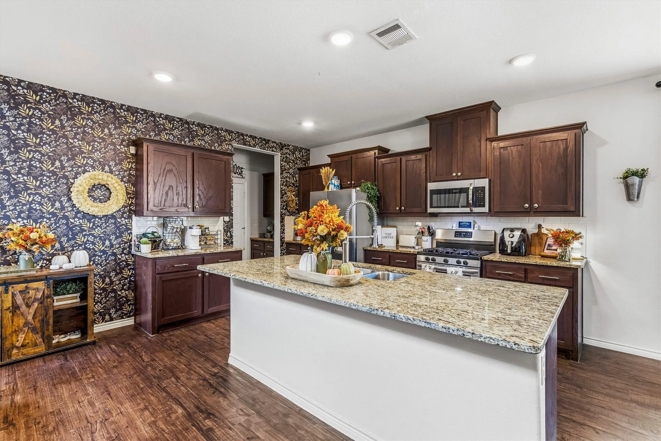 Single Family Residence For Sale in Denton County , 2181 Olivereta Drive, Little Elm, Texas 75068, 4 Bedroom, 3 Bathroom, 2 Garage spaces, 2,246 Sqft, built in 2019, mls#21400395, Real Estate Agent in Little Elm, Homes For Sale in Denton county, Homes For Sale in Little Elm, Realtor in Little Elm Texas, Real Estate Brokerage Independent Realty Texas, Luminita Cordes Realtor