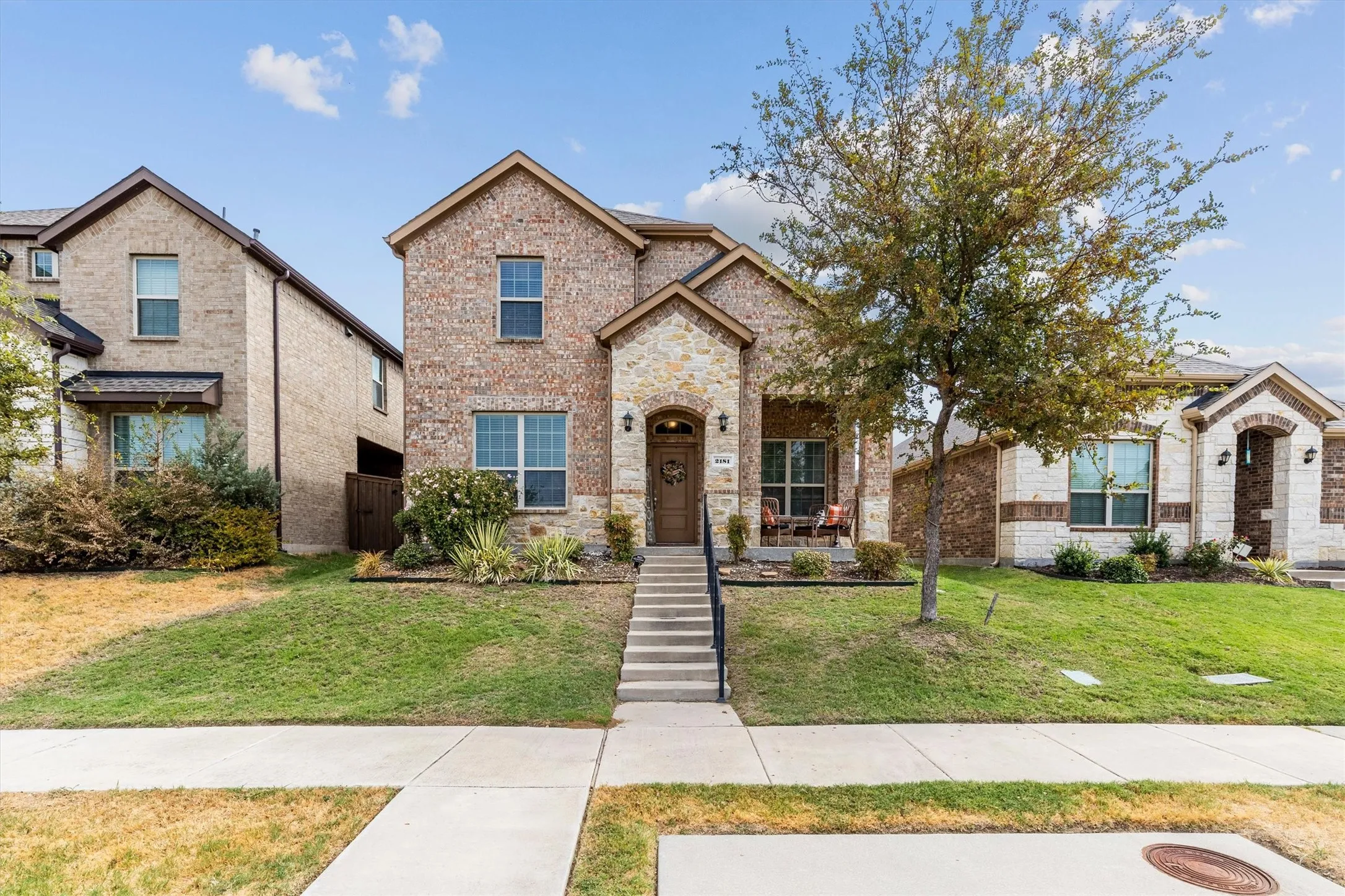 Single Family Residence For Sale in Denton County , 2181 Olivereta Drive, Little Elm, Texas 75068, 4 Bedroom, 3 Bathroom, 2 Garage spaces, 2,246 Sqft, built in 2019, mls#21400395, Real Estate Agent in Little Elm, Homes For Sale in Denton county, Homes For Sale in Little Elm, Realtor in Little Elm Texas, Real Estate Brokerage Independent Realty Texas, Luminita Cordes Realtor