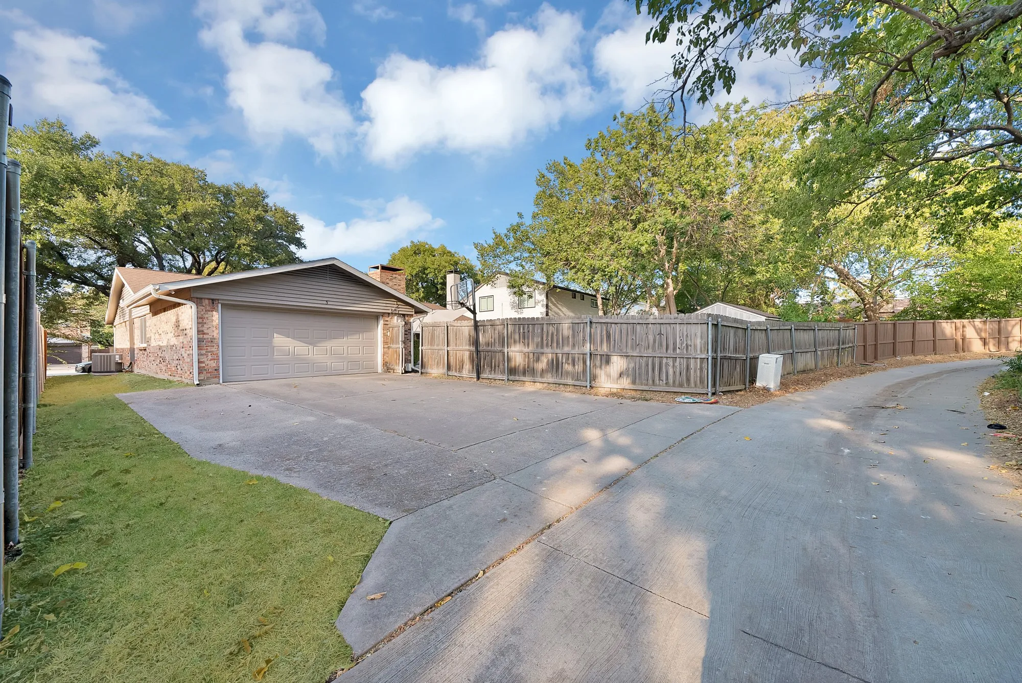 Single Family Residence For Sale in Dallas County , 5 Merrie Circle, Richardson, Texas 75081, 3 Bedroom, 2 Bathroom, 2 Garage spaces, 1,659 Sqft, built in 1972, mls#21400435, Real Estate Agent in Richardson, Homes For Sale in Dallas county, Homes For Sale in Richardson, Realtor in Richardson Texas, Real Estate Brokerage Independent Realty Texas, Luminita Cordes Realtor
