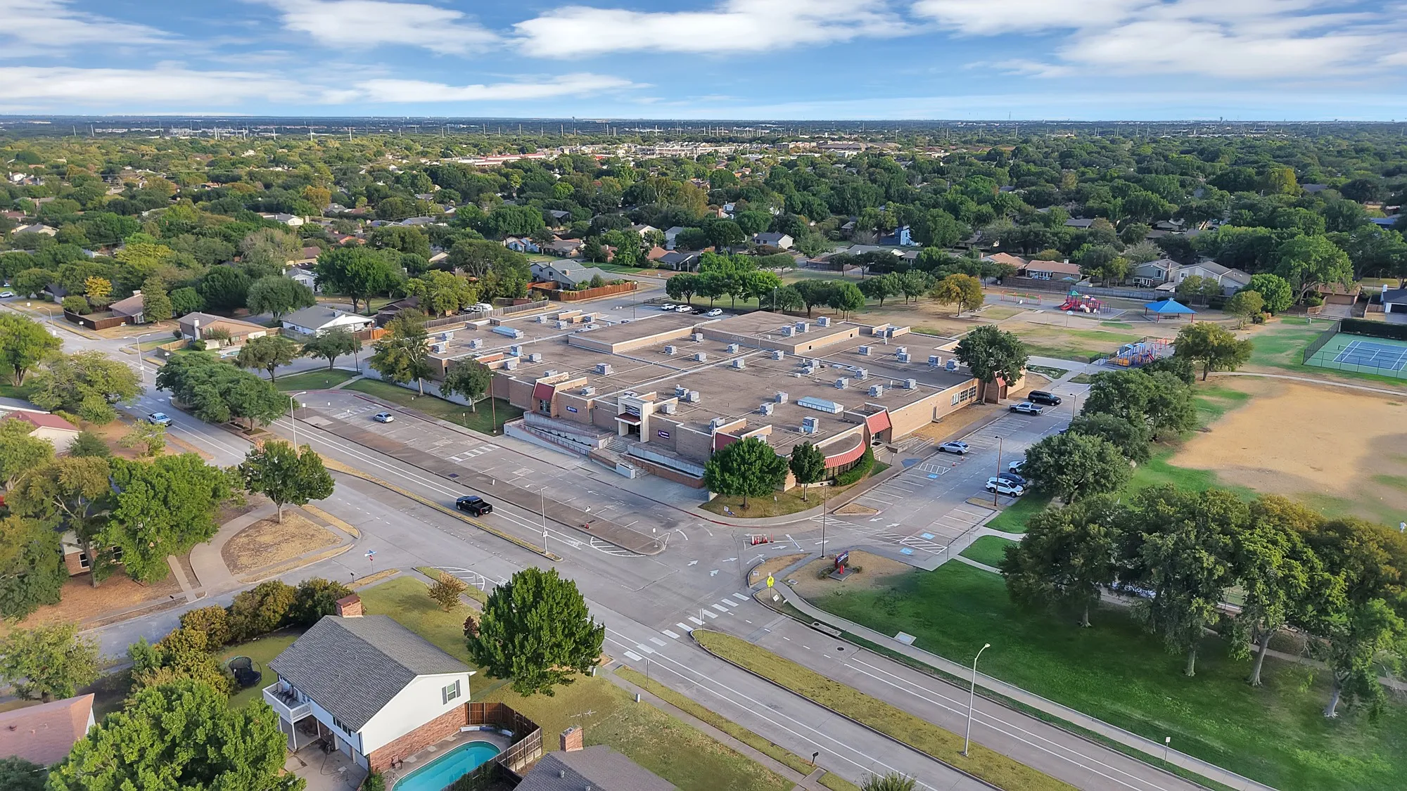 Single Family Residence For Sale in Dallas County , 5 Merrie Circle, Richardson, Texas 75081, 3 Bedroom, 2 Bathroom, 2 Garage spaces, 1,659 Sqft, built in 1972, mls#21400435, Real Estate Agent in Richardson, Homes For Sale in Dallas county, Homes For Sale in Richardson, Realtor in Richardson Texas, Real Estate Brokerage Independent Realty Texas, Luminita Cordes Realtor