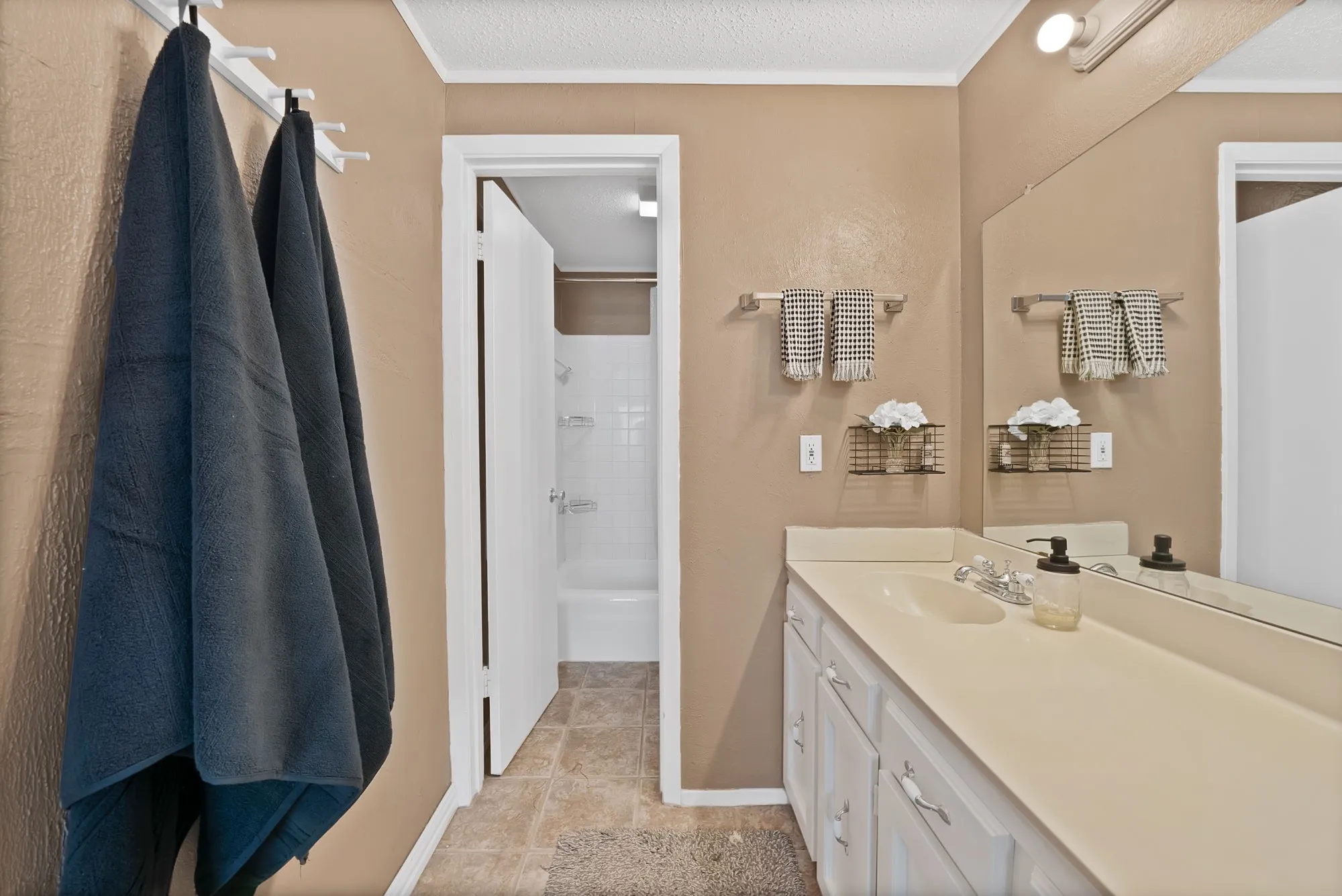 Single Family Residence For Sale in Dallas County , 5 Merrie Circle, Richardson, Texas 75081, 3 Bedroom, 2 Bathroom, 2 Garage spaces, 1,659 Sqft, built in 1972, mls#21400435, Real Estate Agent in Richardson, Homes For Sale in Dallas county, Homes For Sale in Richardson, Realtor in Richardson Texas, Real Estate Brokerage Independent Realty Texas, Luminita Cordes Realtor