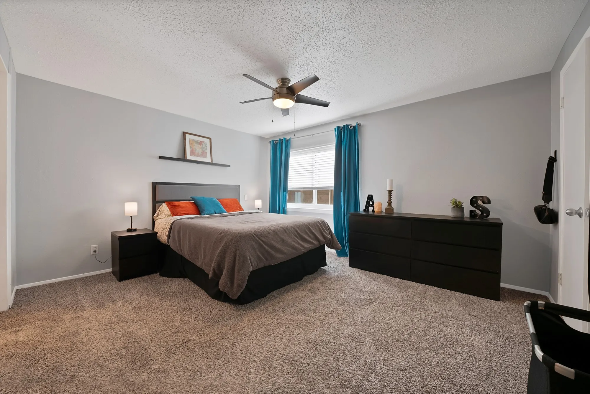 Single Family Residence For Sale in Dallas County , 5 Merrie Circle, Richardson, Texas 75081, 3 Bedroom, 2 Bathroom, 2 Garage spaces, 1,659 Sqft, built in 1972, mls#21400435, Real Estate Agent in Richardson, Homes For Sale in Dallas county, Homes For Sale in Richardson, Realtor in Richardson Texas, Real Estate Brokerage Independent Realty Texas, Luminita Cordes Realtor