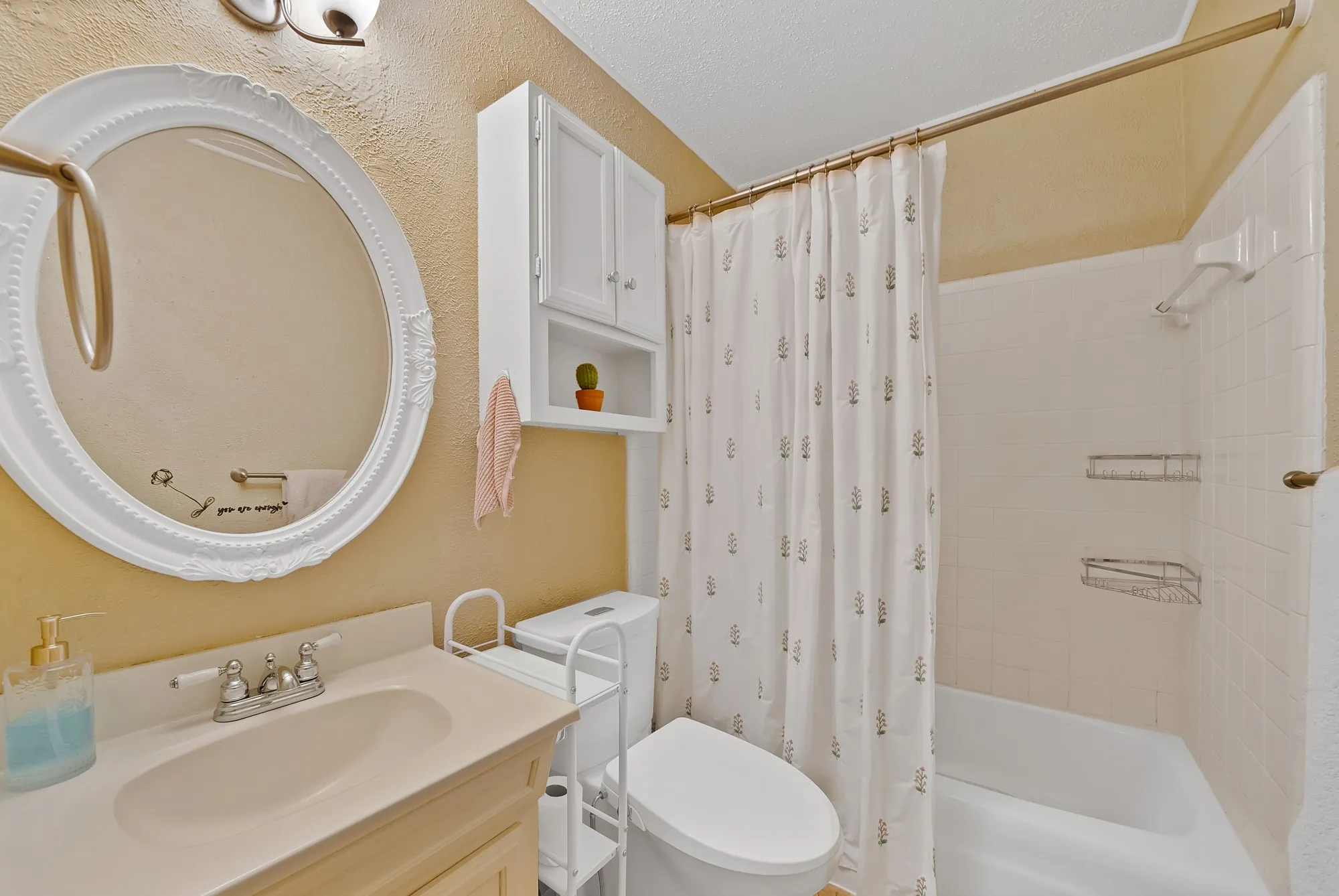 Single Family Residence For Sale in Dallas County , 5 Merrie Circle, Richardson, Texas 75081, 3 Bedroom, 2 Bathroom, 2 Garage spaces, 1,659 Sqft, built in 1972, mls#21400435, Real Estate Agent in Richardson, Homes For Sale in Dallas county, Homes For Sale in Richardson, Realtor in Richardson Texas, Real Estate Brokerage Independent Realty Texas, Luminita Cordes Realtor