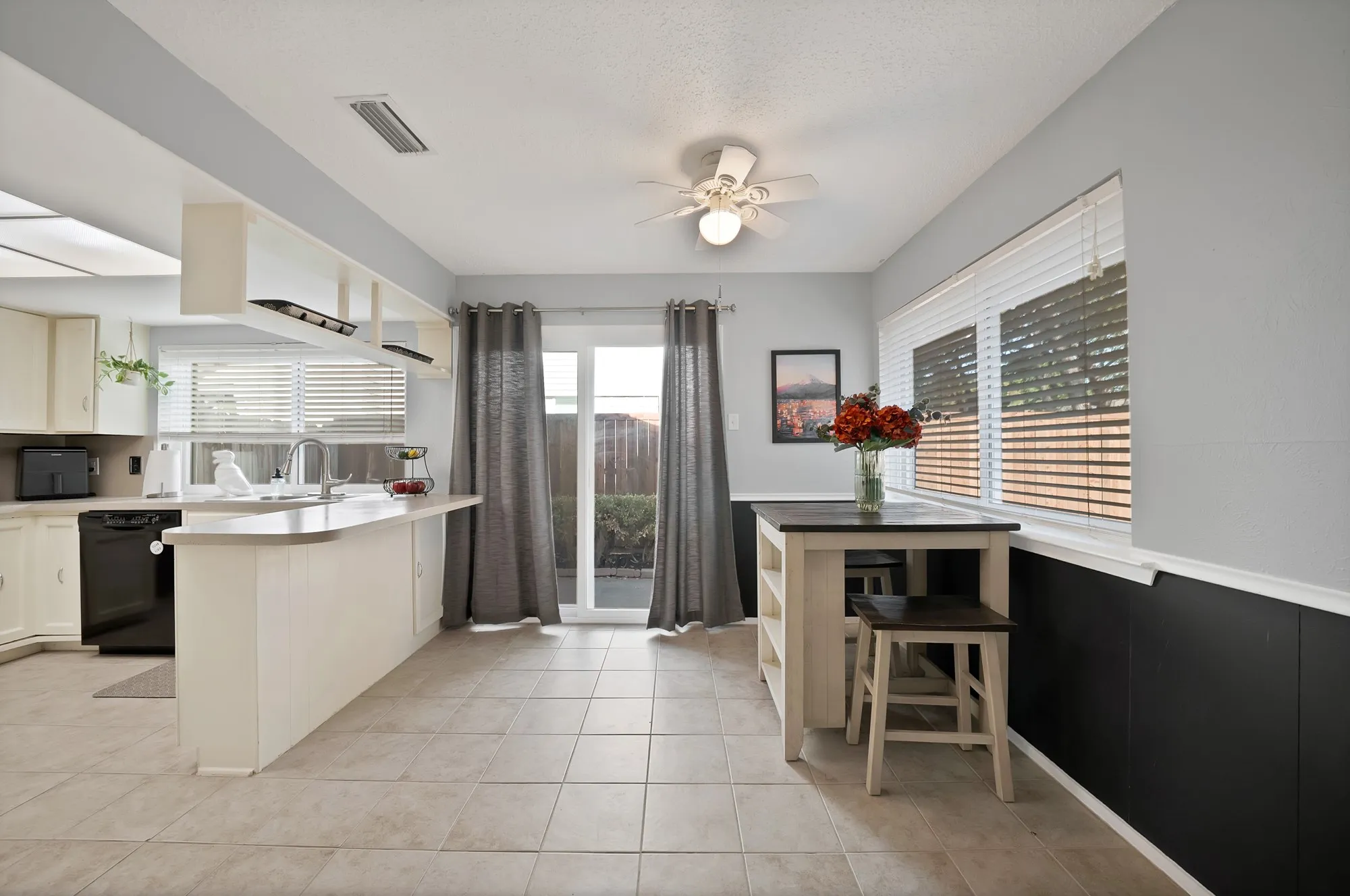 Single Family Residence For Sale in Dallas County , 5 Merrie Circle, Richardson, Texas 75081, 3 Bedroom, 2 Bathroom, 2 Garage spaces, 1,659 Sqft, built in 1972, mls#21400435, Real Estate Agent in Richardson, Homes For Sale in Dallas county, Homes For Sale in Richardson, Realtor in Richardson Texas, Real Estate Brokerage Independent Realty Texas, Luminita Cordes Realtor