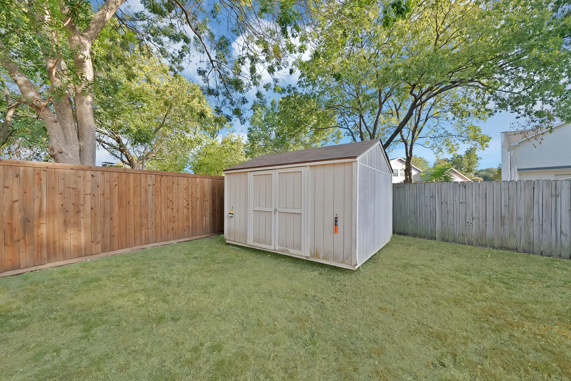 Single Family Residence For Sale in Dallas County , 5 Merrie Circle, Richardson, Texas 75081, 3 Bedroom, 2 Bathroom, 2 Garage spaces, 1,659 Sqft, built in 1972, mls#21400435, Real Estate Agent in Richardson, Homes For Sale in Dallas county, Homes For Sale in Richardson, Realtor in Richardson Texas, Real Estate Brokerage Independent Realty Texas, Luminita Cordes Realtor
