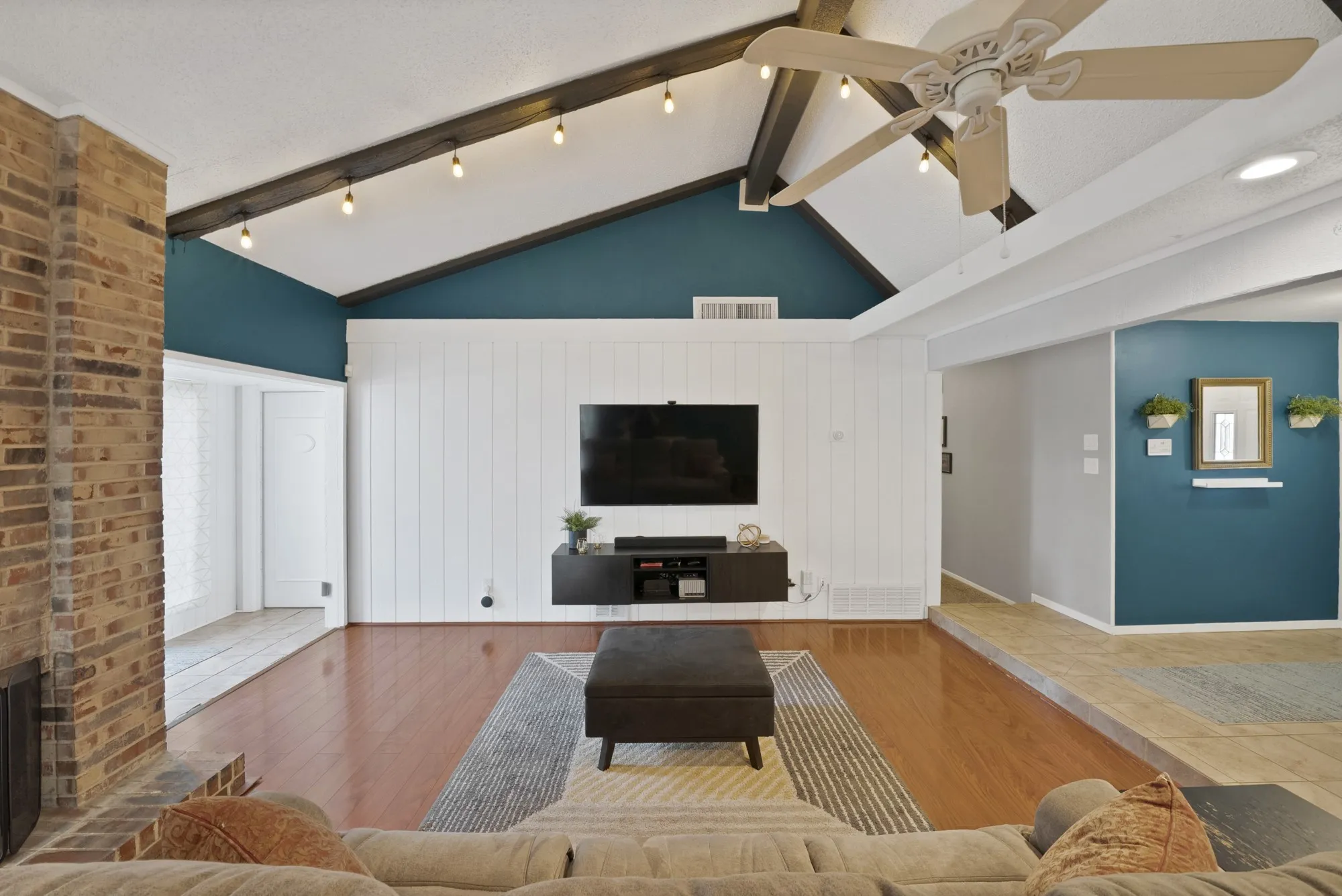 Single Family Residence For Sale in Dallas County , 5 Merrie Circle, Richardson, Texas 75081, 3 Bedroom, 2 Bathroom, 2 Garage spaces, 1,659 Sqft, built in 1972, mls#21400435, Real Estate Agent in Richardson, Homes For Sale in Dallas county, Homes For Sale in Richardson, Realtor in Richardson Texas, Real Estate Brokerage Independent Realty Texas, Luminita Cordes Realtor