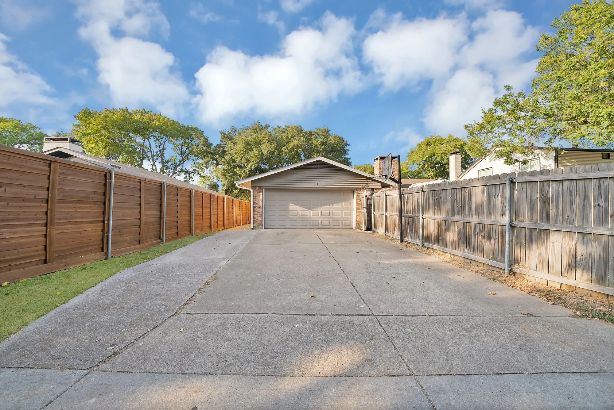 Single Family Residence For Sale in Dallas County , 5 Merrie Circle, Richardson, Texas 75081, 3 Bedroom, 2 Bathroom, 2 Garage spaces, 1,659 Sqft, built in 1972, mls#21400435, Real Estate Agent in Richardson, Homes For Sale in Dallas county, Homes For Sale in Richardson, Realtor in Richardson Texas, Real Estate Brokerage Independent Realty Texas, Luminita Cordes Realtor