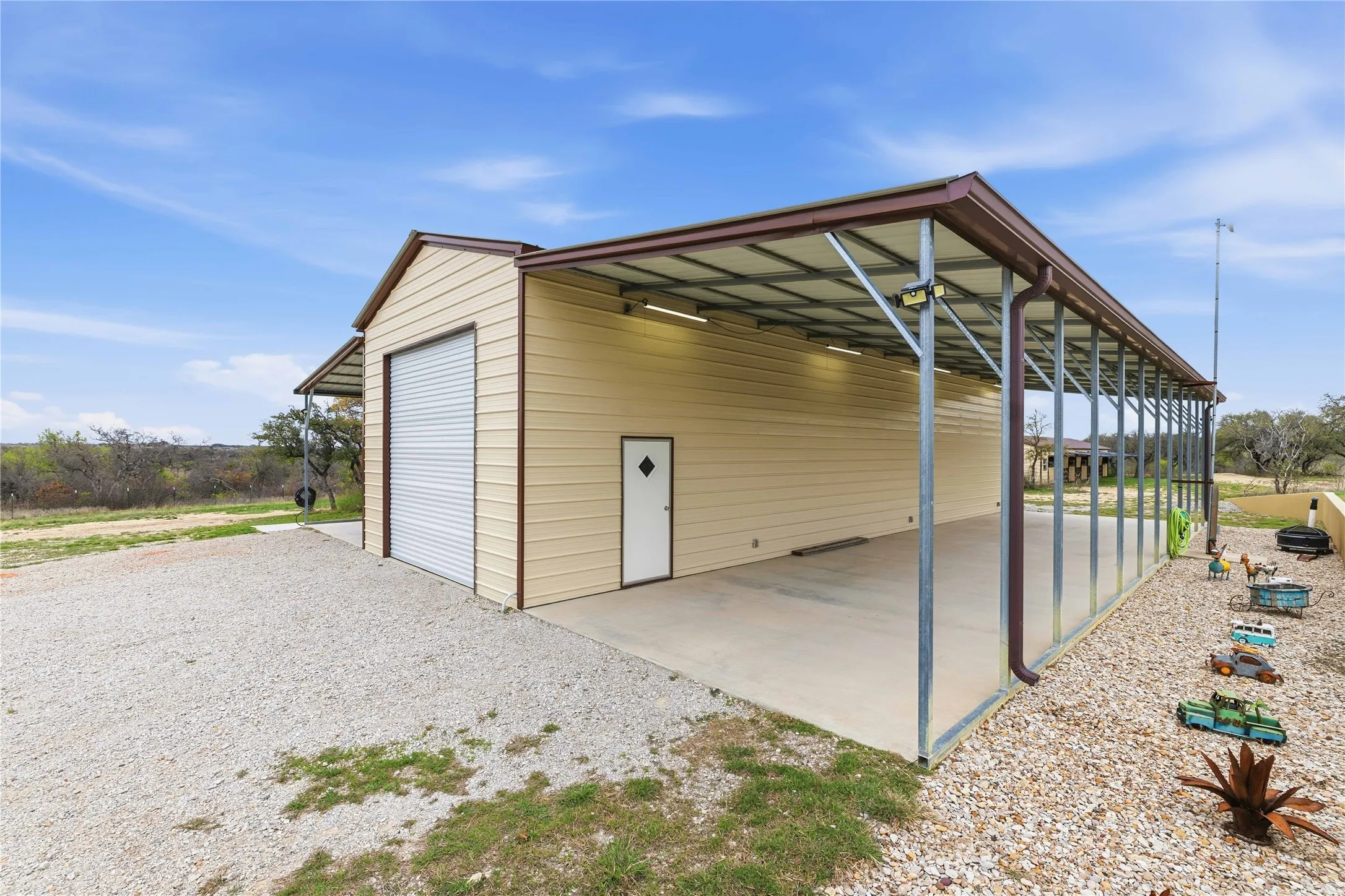 Single Family Residence For Sale in Comanche County , 115 Comanche Vista Drive, Comanche, Texas 76442, 3 Bedroom, 2 Bathroom, 2 Garage spaces, 2,100 Sqft, built in 2021, mls#21391772, Real Estate Agent in Comanche, Homes For Sale in Comanche county, Homes For Sale in Comanche, Realtor in Comanche Texas, Real Estate Brokerage Independent Realty Texas, Luminita Cordes Realtor