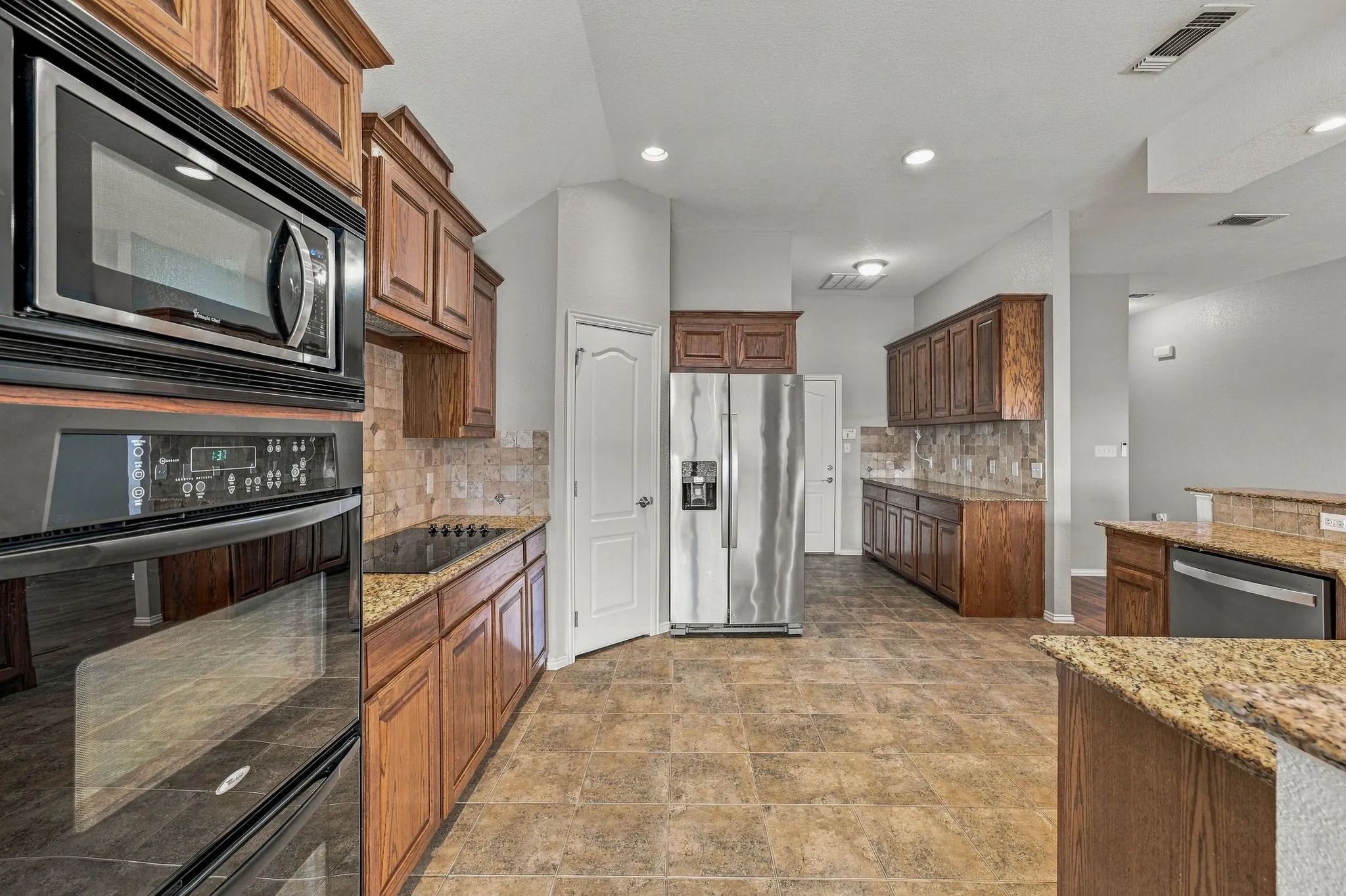 Single Family Residence For Sale in Hood County , 914 Winding Road, Granbury, Texas 76049, 4 Bedroom, 2 Bathroom, 2 Garage spaces, 1,986 Sqft, built in 2007, mls#21399801, Real Estate Agent in Granbury, Homes For Sale in Hood county, Homes For Sale in Granbury, Realtor in Granbury Texas, Real Estate Brokerage Independent Realty Texas, Luminita Cordes Realtor