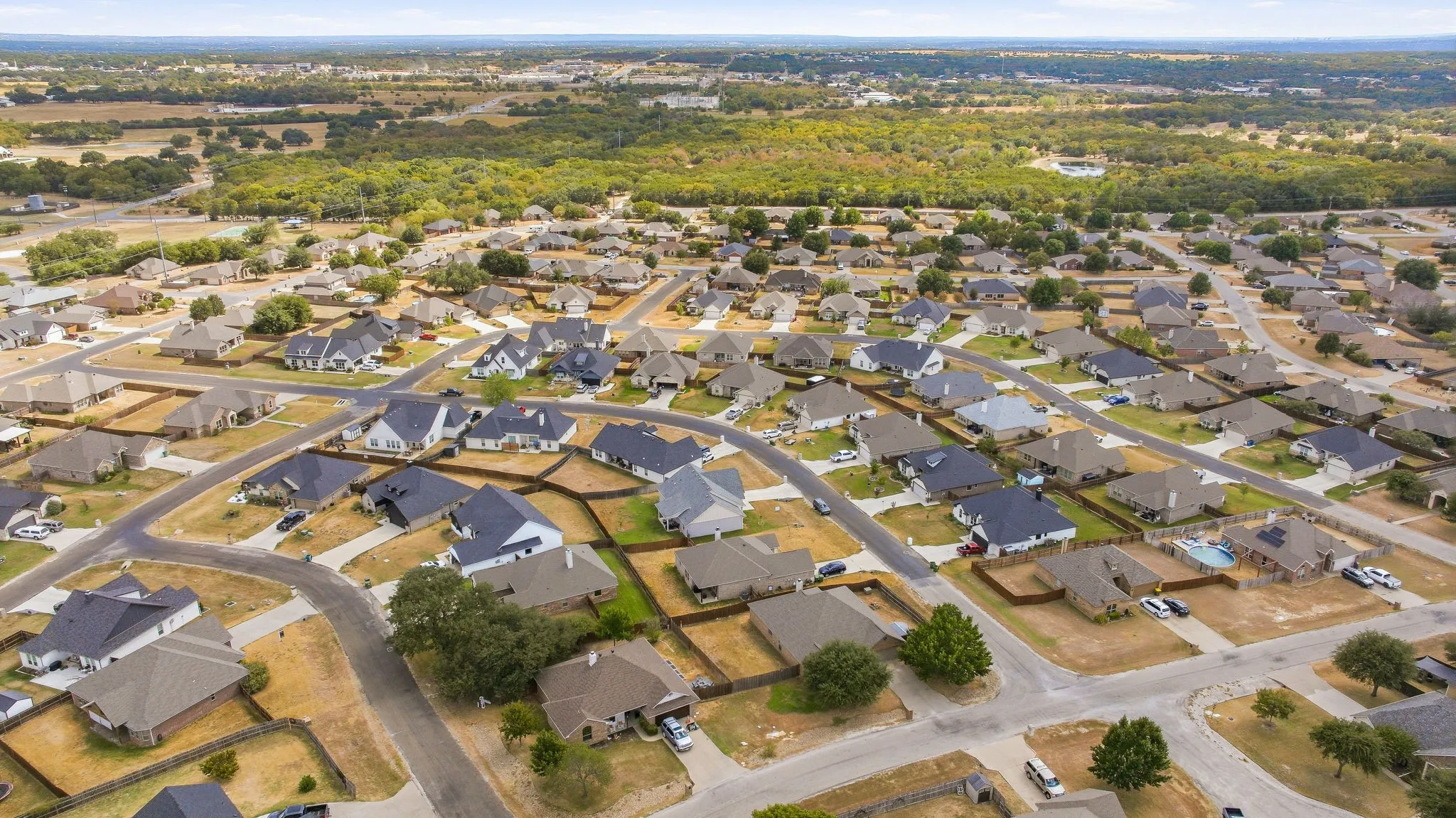 Single Family Residence For Sale in Hood County , 914 Winding Road, Granbury, Texas 76049, 4 Bedroom, 2 Bathroom, 2 Garage spaces, 1,986 Sqft, built in 2007, mls#21399801, Real Estate Agent in Granbury, Homes For Sale in Hood county, Homes For Sale in Granbury, Realtor in Granbury Texas, Real Estate Brokerage Independent Realty Texas, Luminita Cordes Realtor