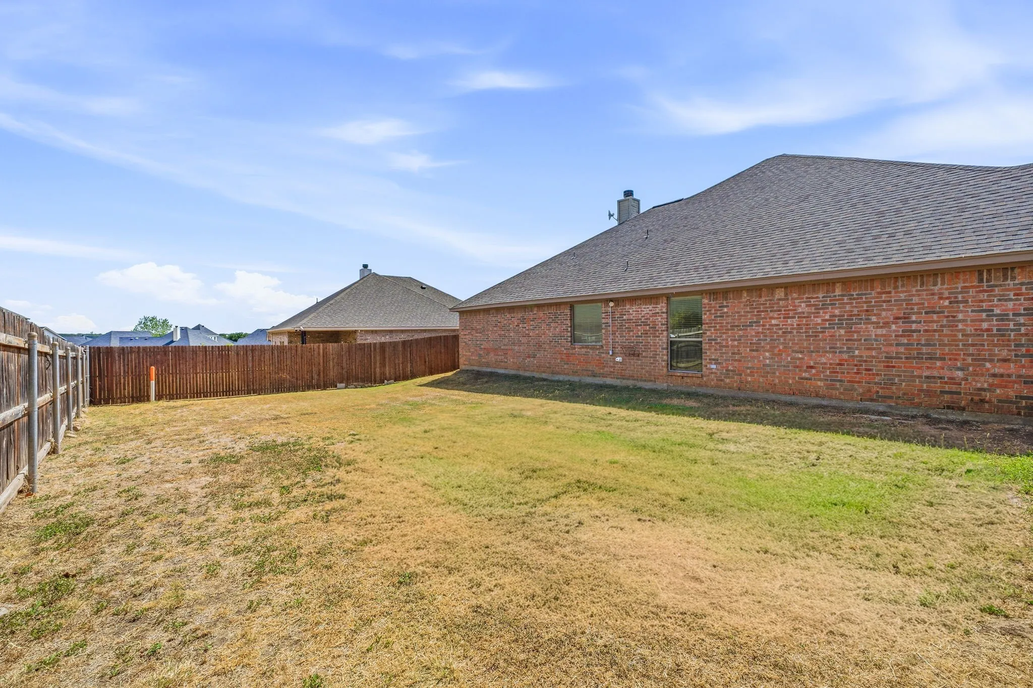 Single Family Residence For Sale in Hood County , 914 Winding Road, Granbury, Texas 76049, 4 Bedroom, 2 Bathroom, 2 Garage spaces, 1,986 Sqft, built in 2007, mls#21399801, Real Estate Agent in Granbury, Homes For Sale in Hood county, Homes For Sale in Granbury, Realtor in Granbury Texas, Real Estate Brokerage Independent Realty Texas, Luminita Cordes Realtor