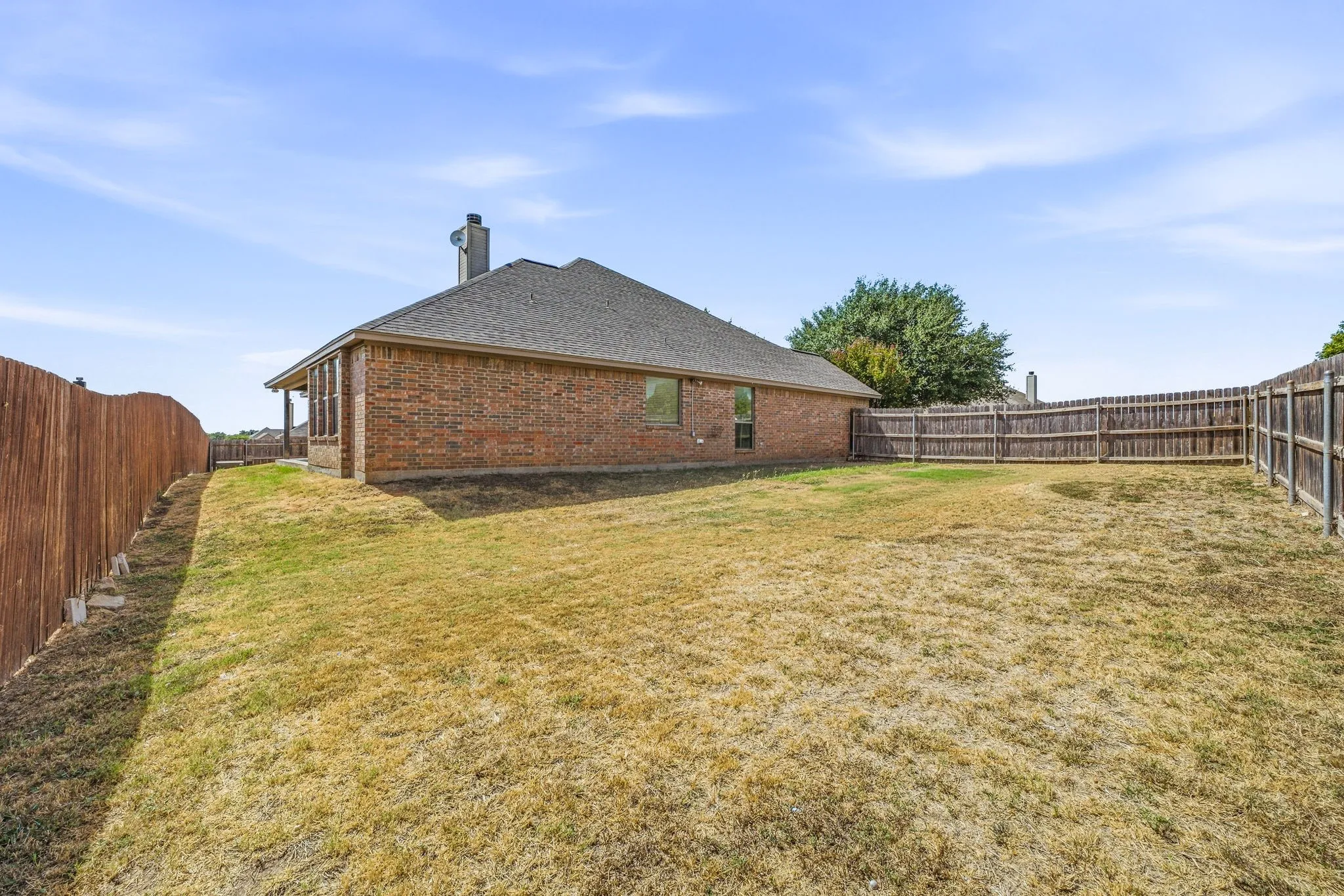 Single Family Residence For Sale in Hood County , 914 Winding Road, Granbury, Texas 76049, 4 Bedroom, 2 Bathroom, 2 Garage spaces, 1,986 Sqft, built in 2007, mls#21399801, Real Estate Agent in Granbury, Homes For Sale in Hood county, Homes For Sale in Granbury, Realtor in Granbury Texas, Real Estate Brokerage Independent Realty Texas, Luminita Cordes Realtor