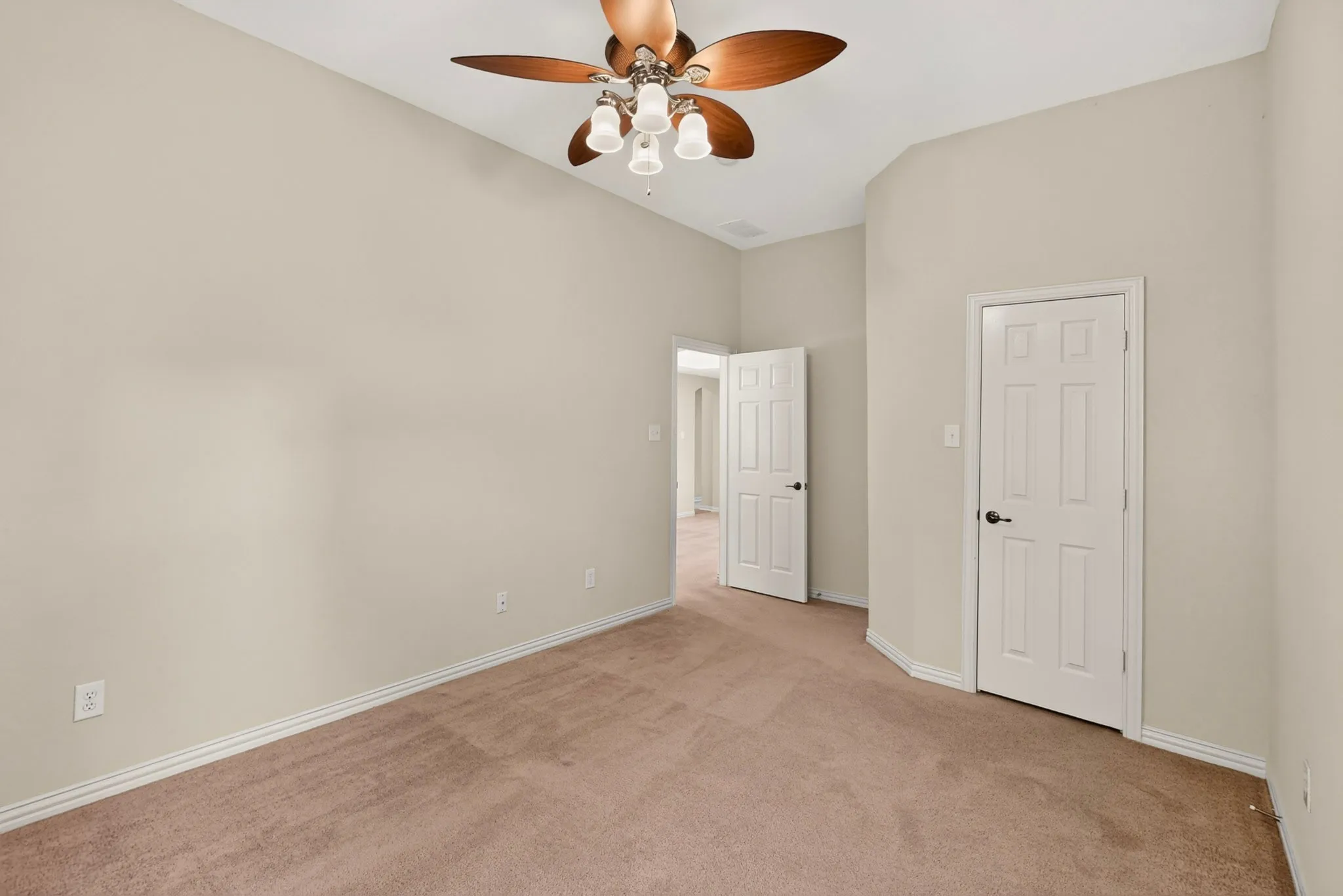 Single Family Residence For Sale in Collin County , 905 Mallard Trail, Murphy, Texas 75094, 4 Bedroom, 4 Bathroom, 3 Garage spaces, 3,693 Sqft, built in 2005, mls#21380044, Real Estate Agent in Murphy, Homes For Sale in Collin county, Homes For Sale in Murphy, Realtor in Murphy Texas, Real Estate Brokerage Independent Realty Texas, Luminita Cordes Realtor