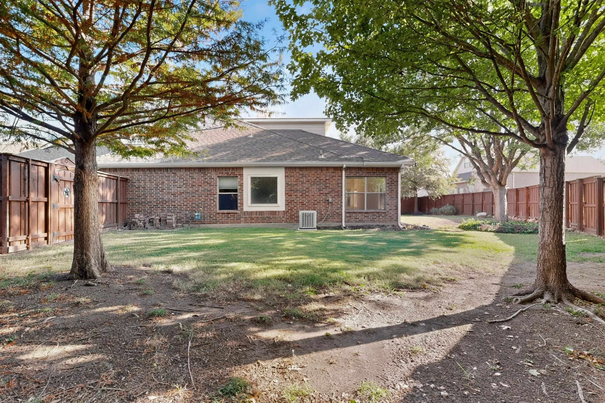 Single Family Residence For Sale in Collin County , 905 Mallard Trail, Murphy, Texas 75094, 4 Bedroom, 4 Bathroom, 3 Garage spaces, 3,693 Sqft, built in 2005, mls#21380044, Real Estate Agent in Murphy, Homes For Sale in Collin county, Homes For Sale in Murphy, Realtor in Murphy Texas, Real Estate Brokerage Independent Realty Texas, Luminita Cordes Realtor