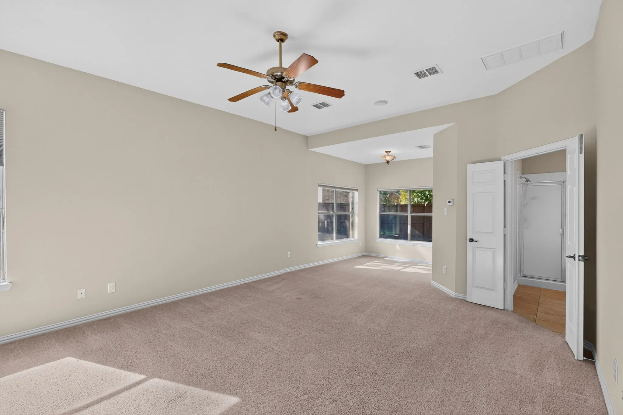 Single Family Residence For Sale in Collin County , 905 Mallard Trail, Murphy, Texas 75094, 4 Bedroom, 4 Bathroom, 3 Garage spaces, 3,693 Sqft, built in 2005, mls#21380044, Real Estate Agent in Murphy, Homes For Sale in Collin county, Homes For Sale in Murphy, Realtor in Murphy Texas, Real Estate Brokerage Independent Realty Texas, Luminita Cordes Realtor