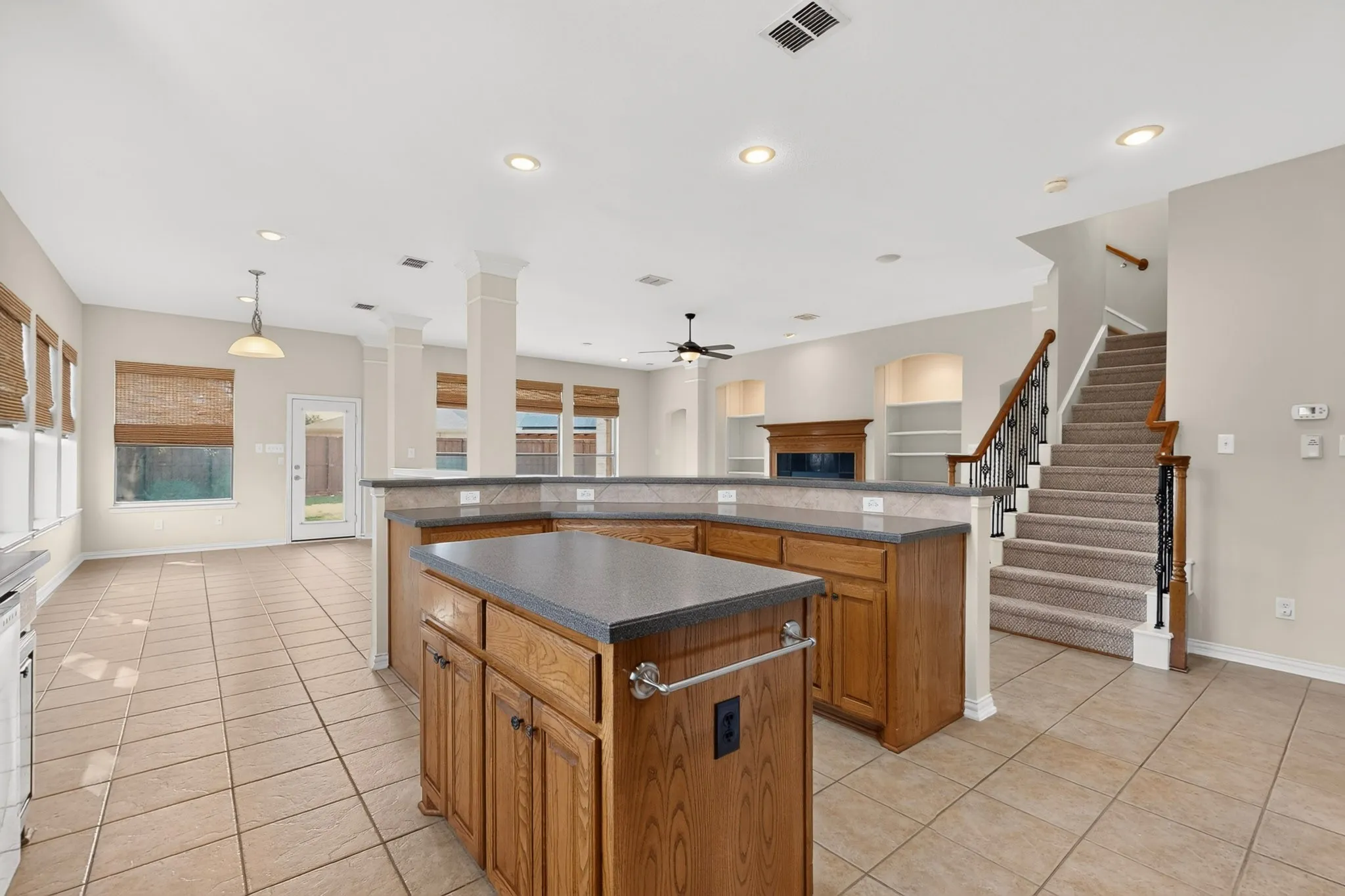 Single Family Residence For Sale in Collin County , 905 Mallard Trail, Murphy, Texas 75094, 4 Bedroom, 4 Bathroom, 3 Garage spaces, 3,693 Sqft, built in 2005, mls#21380044, Real Estate Agent in Murphy, Homes For Sale in Collin county, Homes For Sale in Murphy, Realtor in Murphy Texas, Real Estate Brokerage Independent Realty Texas, Luminita Cordes Realtor
