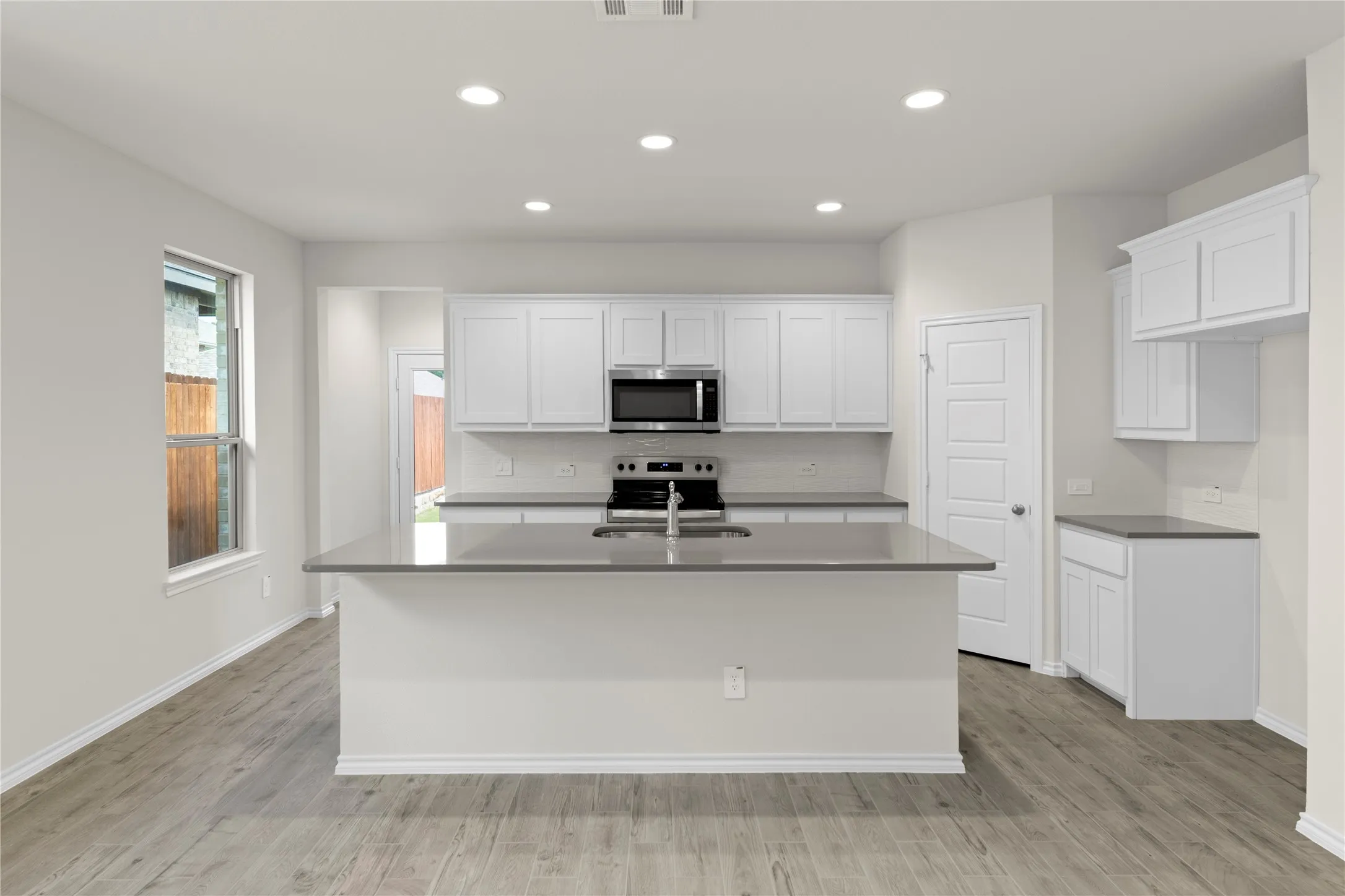Single Family Residence For Rent in Collin County , 3105 Sedge Grass Drive, Melissa, Texas 75454, 3 Bedroom, 2 Bathroom, 2 Garage spaces, 1,498 Sqft, built in 2024, mls#21400499, Real Estate Agent in Melissa, Homes For Rent in Collin county, Homes For Rent in Melissa, Realtor in Melissa Texas, Real Estate Brokerage Independent Realty Texas, Luminita Cordes Realtor
