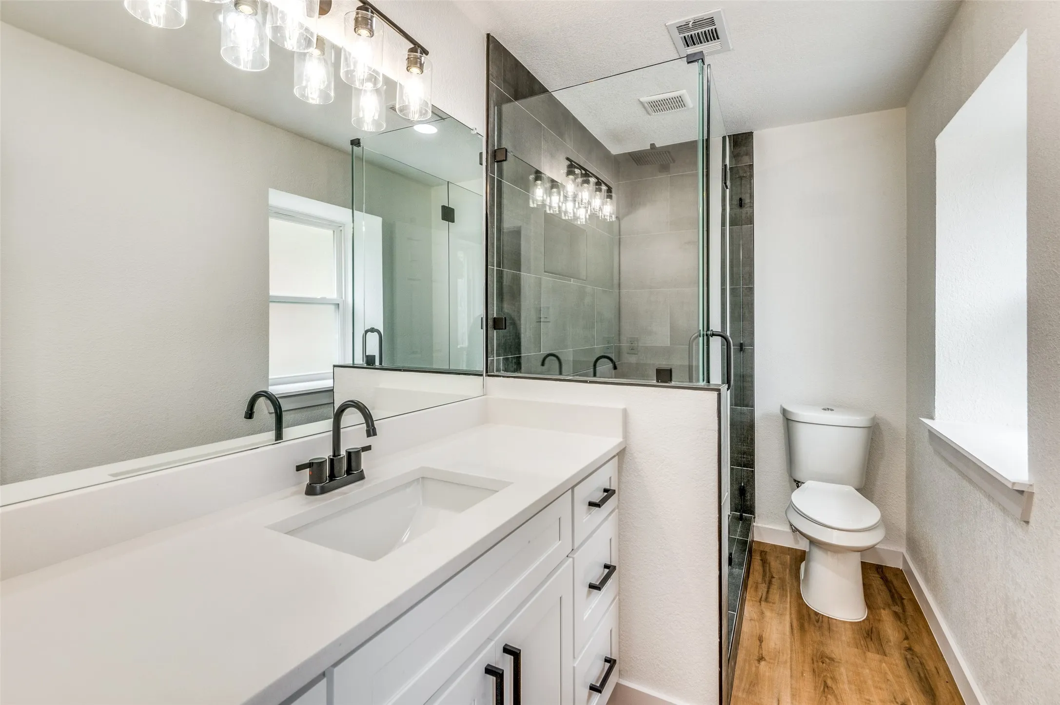 Single Family Residence For Rent in Tarrant County , 1108 Highpoint Road, Bedford, Texas 76022, 3 Bedroom, 2 Bathroom, Garage spaces, 1,250 Sqft, built in 1987, mls#21399550, Real Estate Agent in Bedford, Homes For Rent in Tarrant county, Homes For Rent in Bedford, Realtor in Bedford Texas, Real Estate Brokerage Independent Realty Texas, Luminita Cordes Realtor