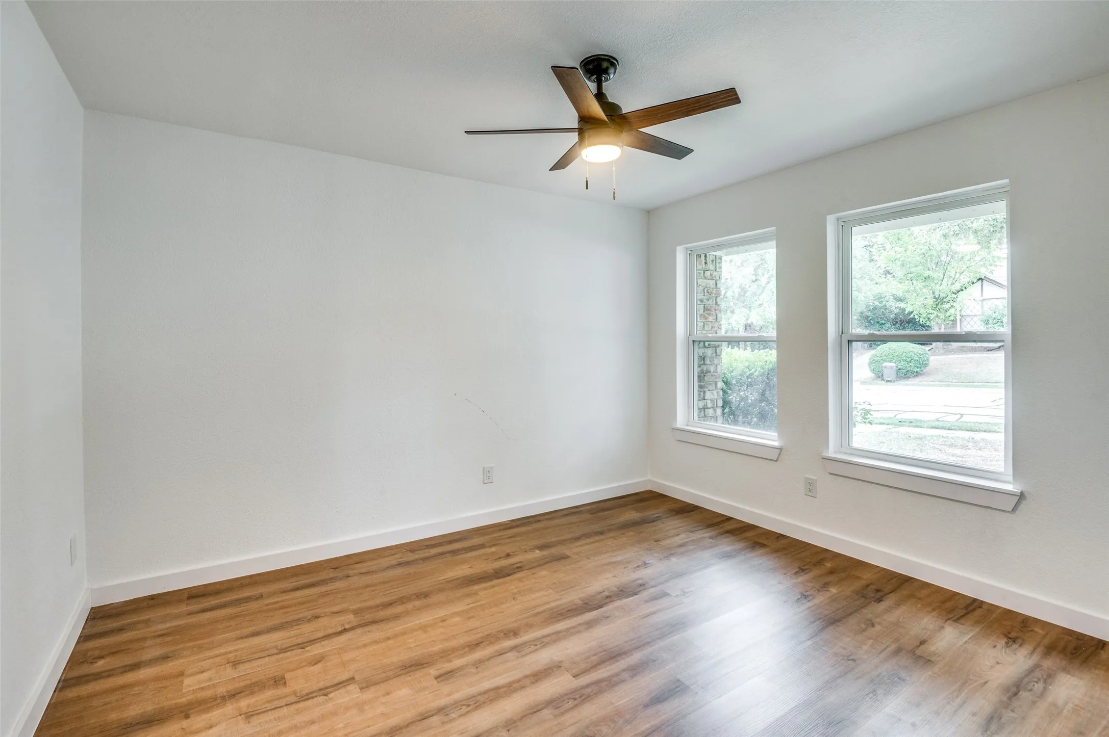 Single Family Residence For Rent in Tarrant County , 1108 Highpoint Road, Bedford, Texas 76022, 3 Bedroom, 2 Bathroom, Garage spaces, 1,250 Sqft, built in 1987, mls#21399550, Real Estate Agent in Bedford, Homes For Rent in Tarrant county, Homes For Rent in Bedford, Realtor in Bedford Texas, Real Estate Brokerage Independent Realty Texas, Luminita Cordes Realtor