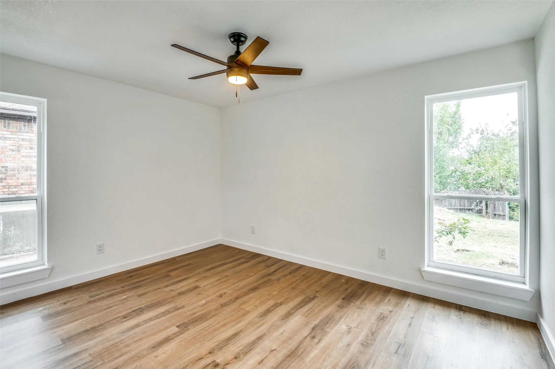 Single Family Residence For Rent in Tarrant County , 1108 Highpoint Road, Bedford, Texas 76022, 3 Bedroom, 2 Bathroom, Garage spaces, 1,250 Sqft, built in 1987, mls#21399550, Real Estate Agent in Bedford, Homes For Rent in Tarrant county, Homes For Rent in Bedford, Realtor in Bedford Texas, Real Estate Brokerage Independent Realty Texas, Luminita Cordes Realtor
