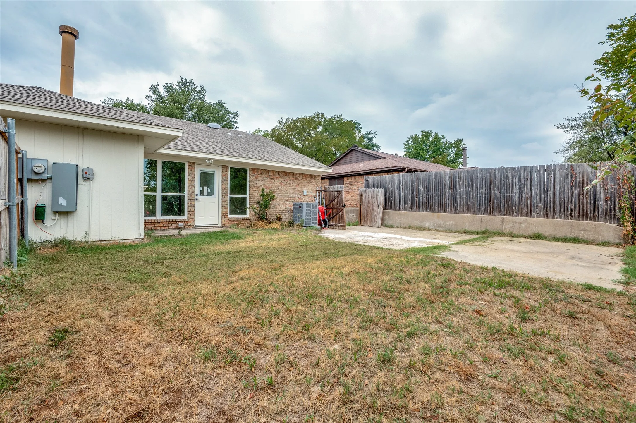 Single Family Residence For Rent in Tarrant County , 1108 Highpoint Road, Bedford, Texas 76022, 3 Bedroom, 2 Bathroom, Garage spaces, 1,250 Sqft, built in 1987, mls#21399550, Real Estate Agent in Bedford, Homes For Rent in Tarrant county, Homes For Rent in Bedford, Realtor in Bedford Texas, Real Estate Brokerage Independent Realty Texas, Luminita Cordes Realtor