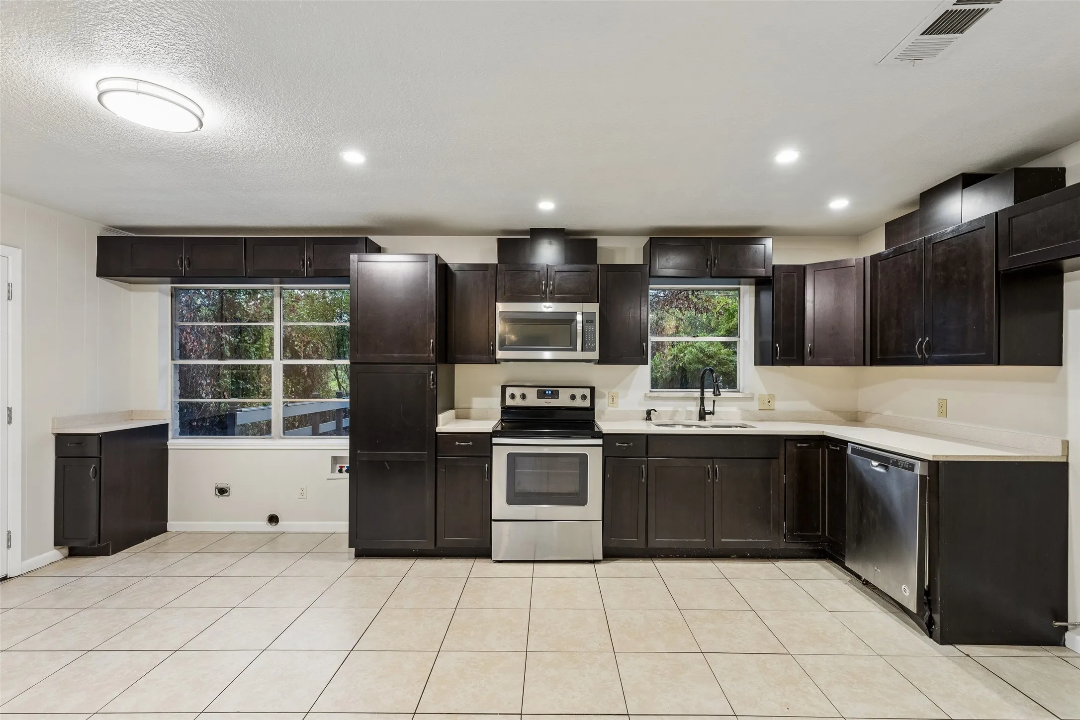 Single Family Residence For Sale in Tarrant County , 3159 Southlake Park Road, Southlake, Texas 76092, 3 Bedroom, 2 Bathroom, Garage spaces, 1,353 Sqft, built in 1962, mls#21400473, Real Estate Agent in Southlake, Homes For Sale in Tarrant county, Homes For Sale in Southlake, Realtor in Southlake Texas, Real Estate Brokerage Independent Realty Texas, Luminita Cordes Realtor