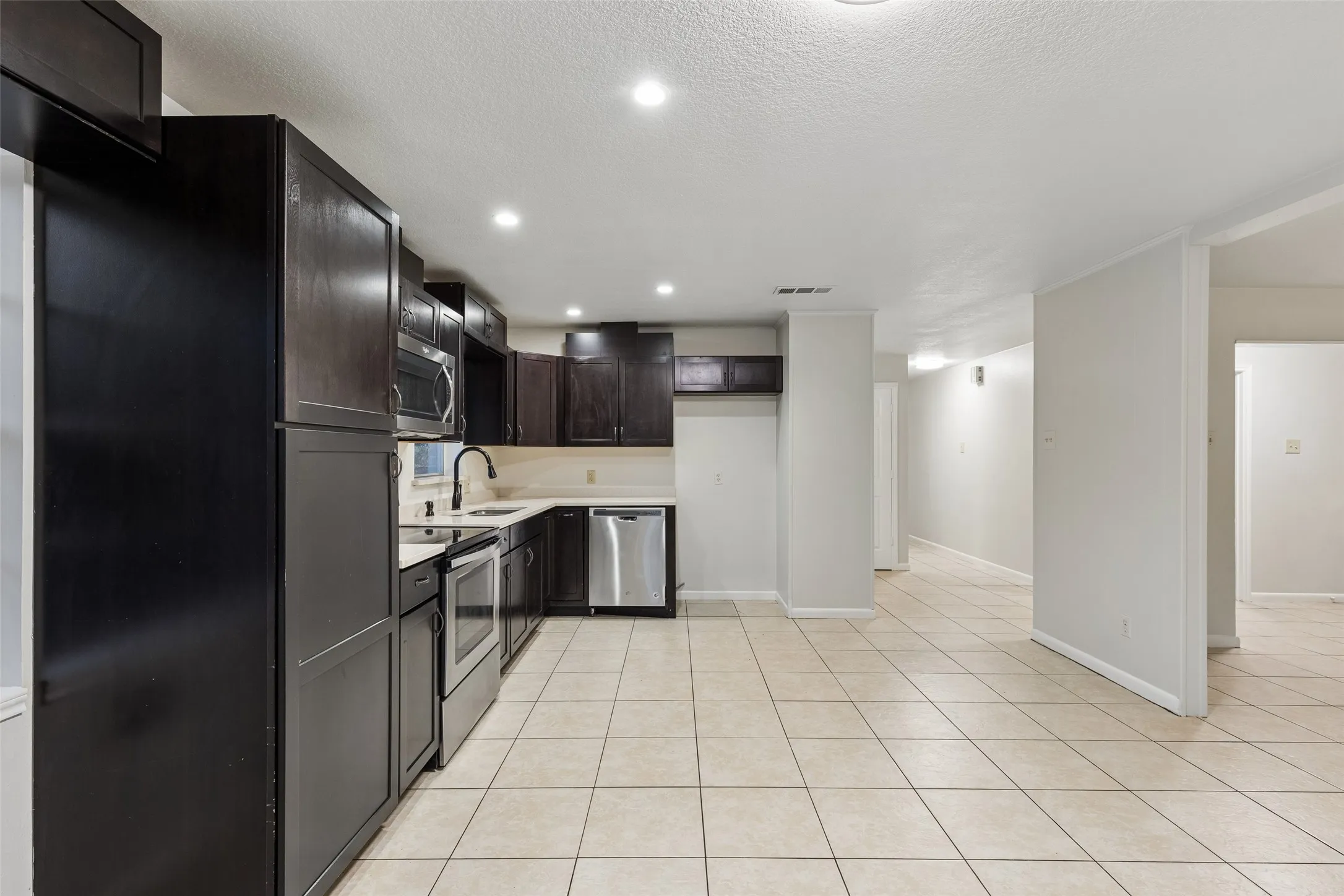 Single Family Residence For Sale in Tarrant County , 3159 Southlake Park Road, Southlake, Texas 76092, 3 Bedroom, 2 Bathroom, Garage spaces, 1,353 Sqft, built in 1962, mls#21400473, Real Estate Agent in Southlake, Homes For Sale in Tarrant county, Homes For Sale in Southlake, Realtor in Southlake Texas, Real Estate Brokerage Independent Realty Texas, Luminita Cordes Realtor